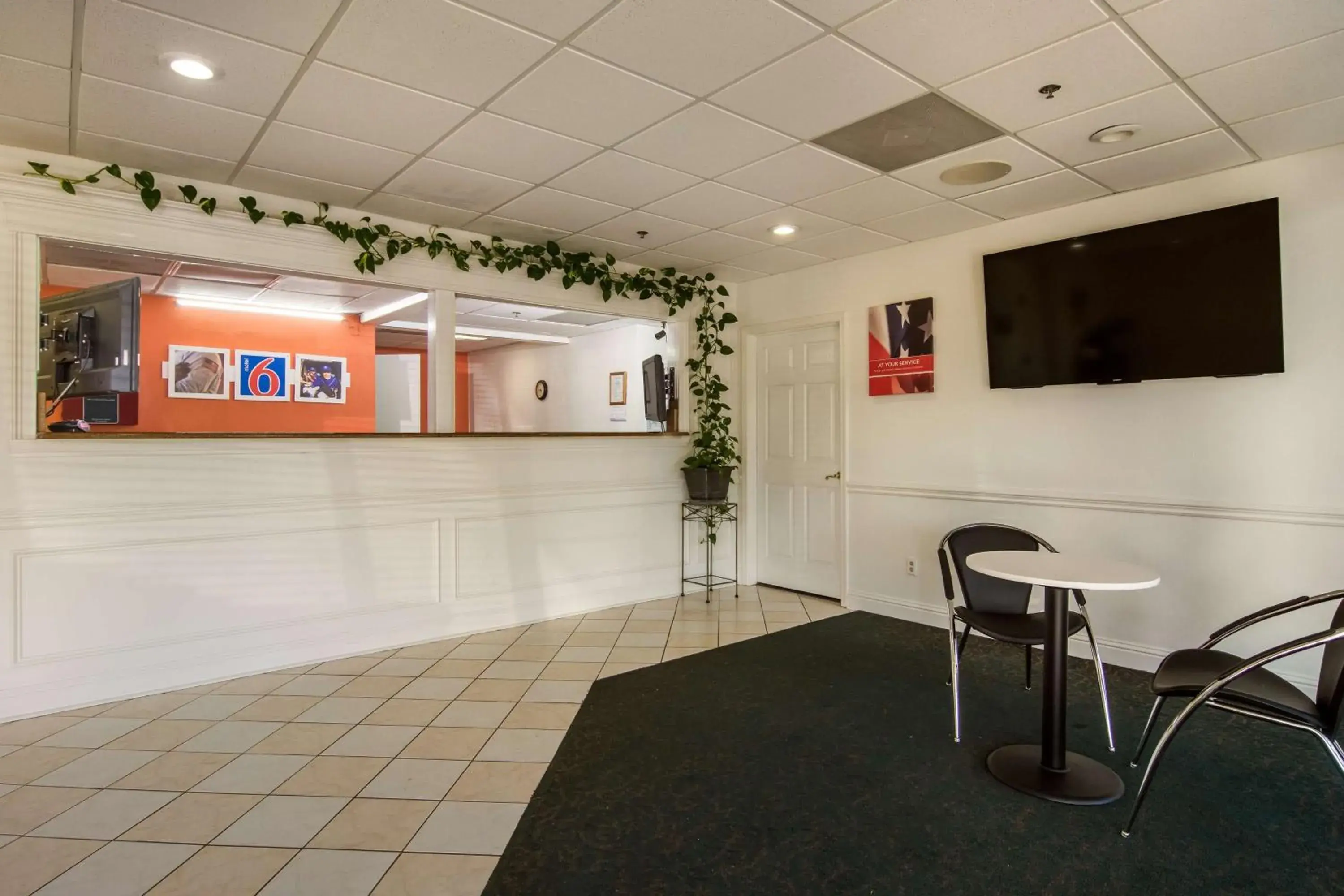 Communal lounge/ TV room, Lobby/Reception in Motel 6-Warner Robins, GA
