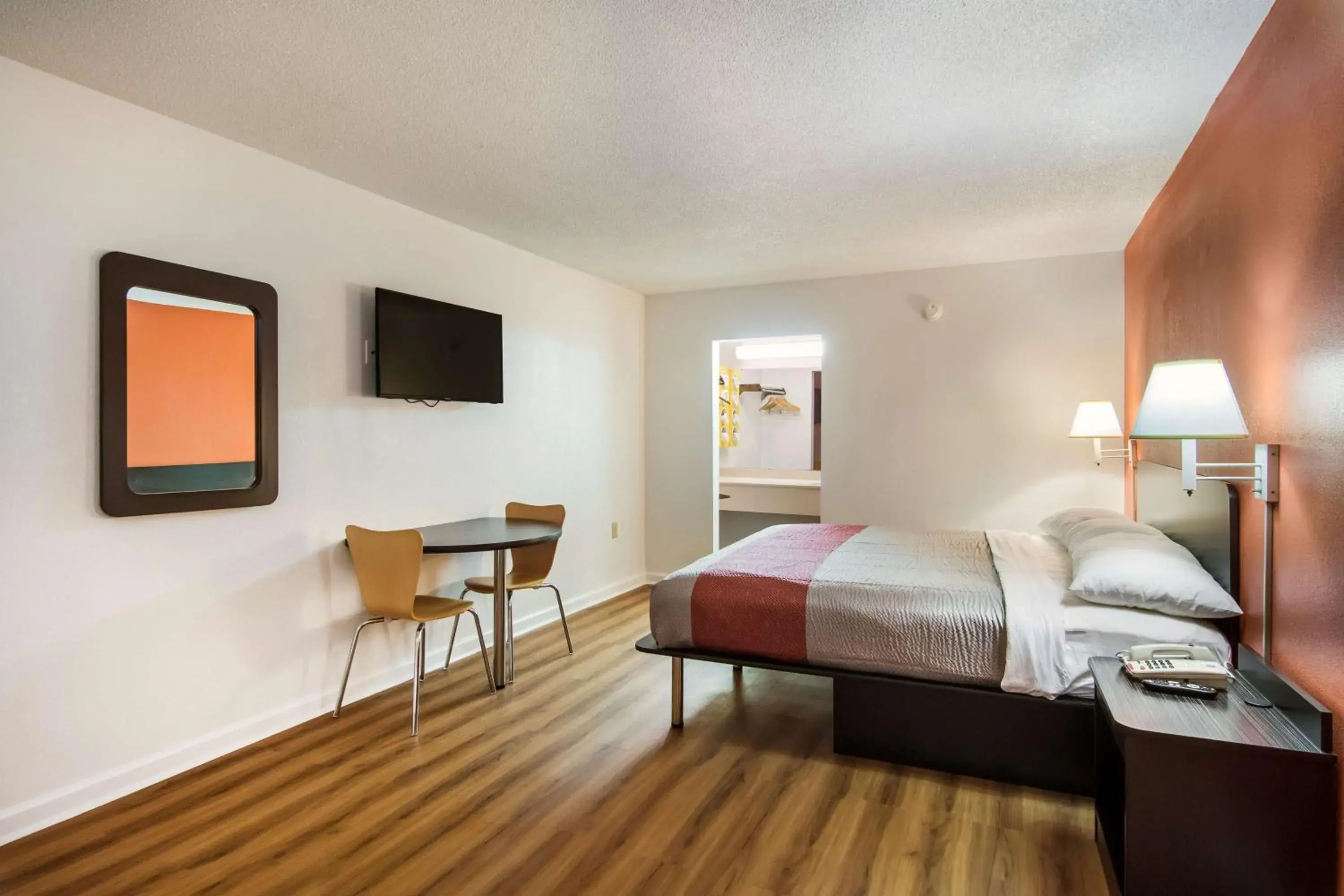 TV and multimedia, Bed in Motel 6-Warner Robins, GA