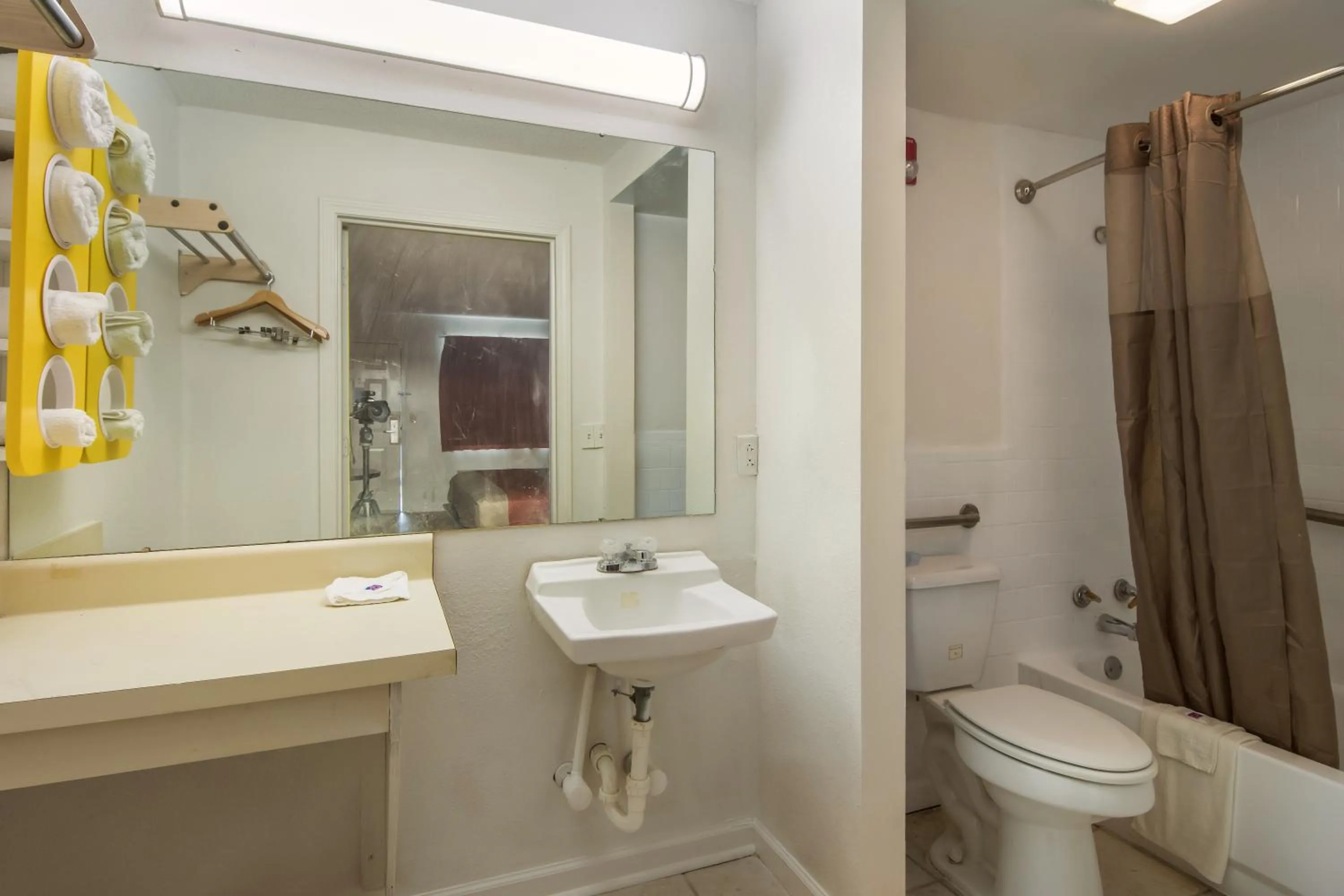 Bathroom in Motel 6-Warner Robins, GA