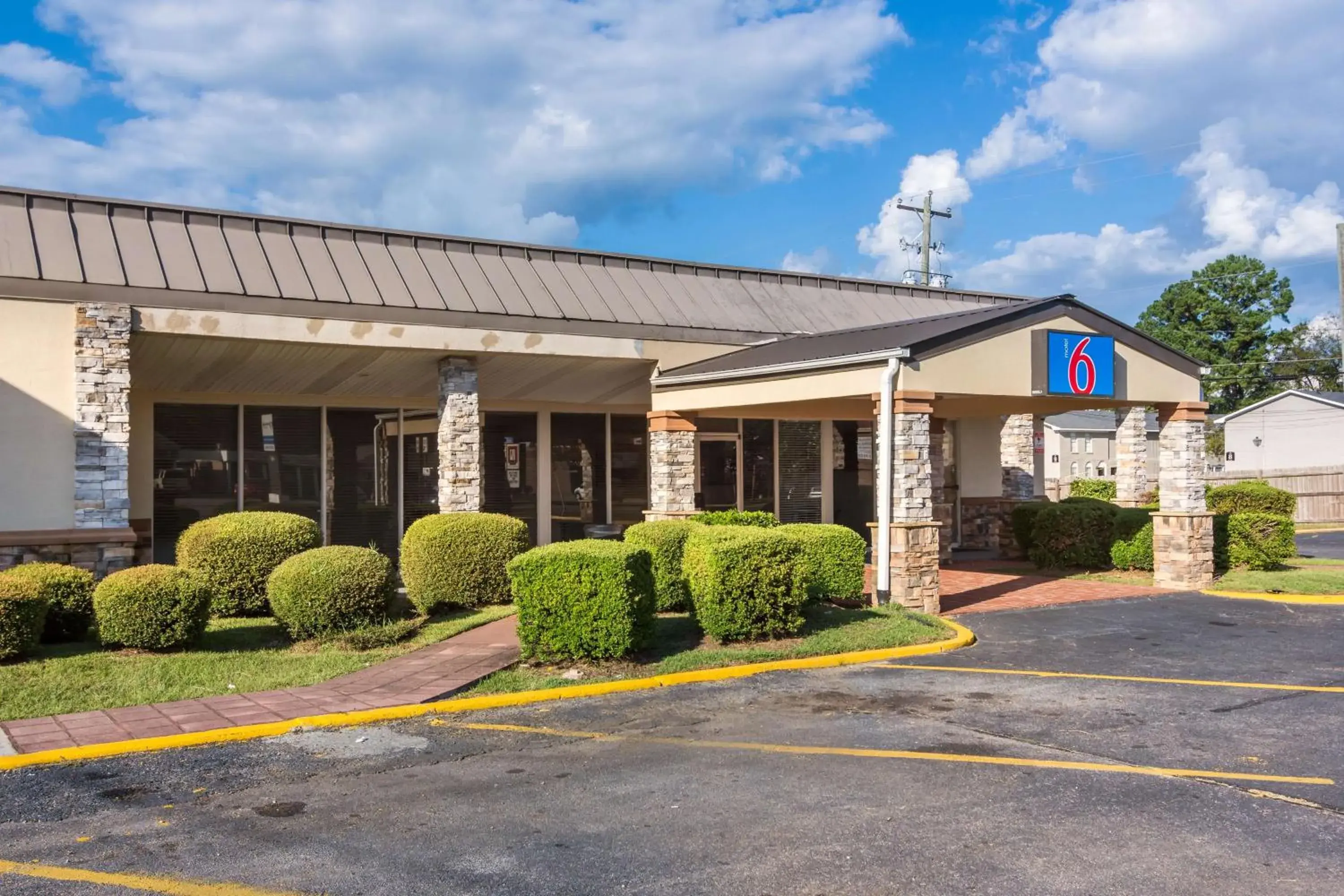 Property Building in Motel 6-Warner Robins, GA