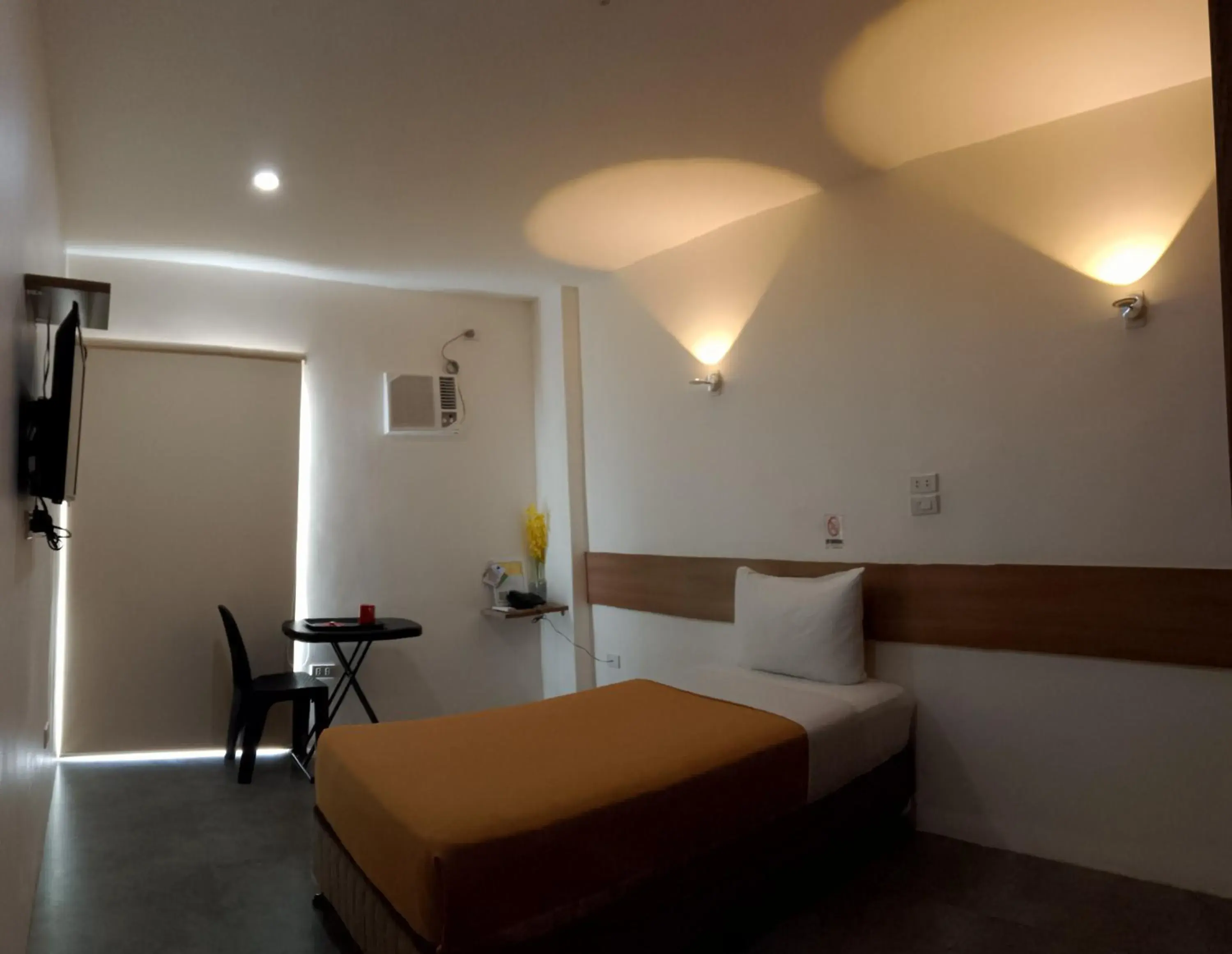 Property building, Bed in 18 Suites Cebu Property building, Bed in 18 Suites Cebu