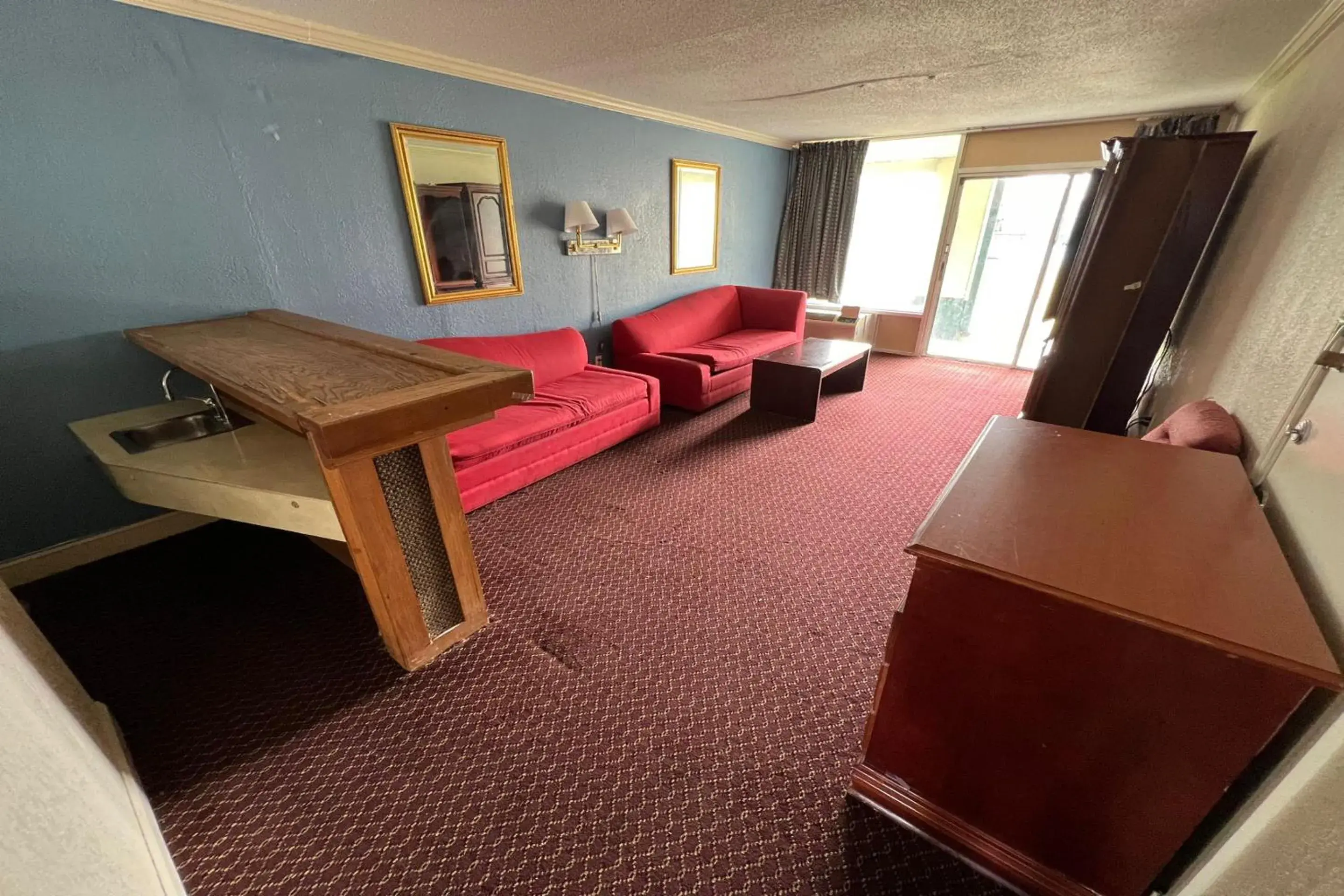Bedroom, Seating Area in Super Inn & Suites by OYO Milledgeville