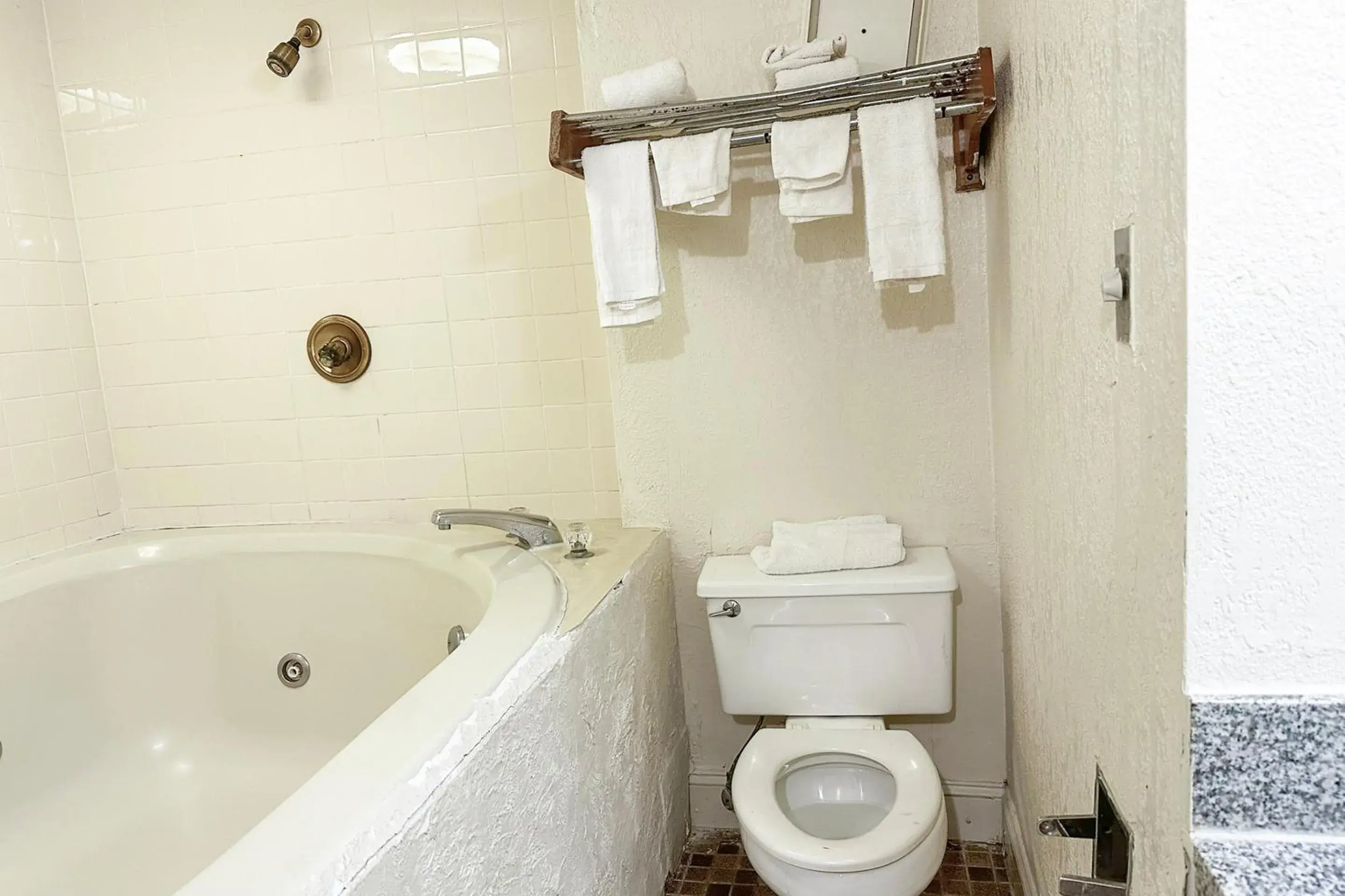 Bathroom in Super Inn & Suites by OYO Milledgeville