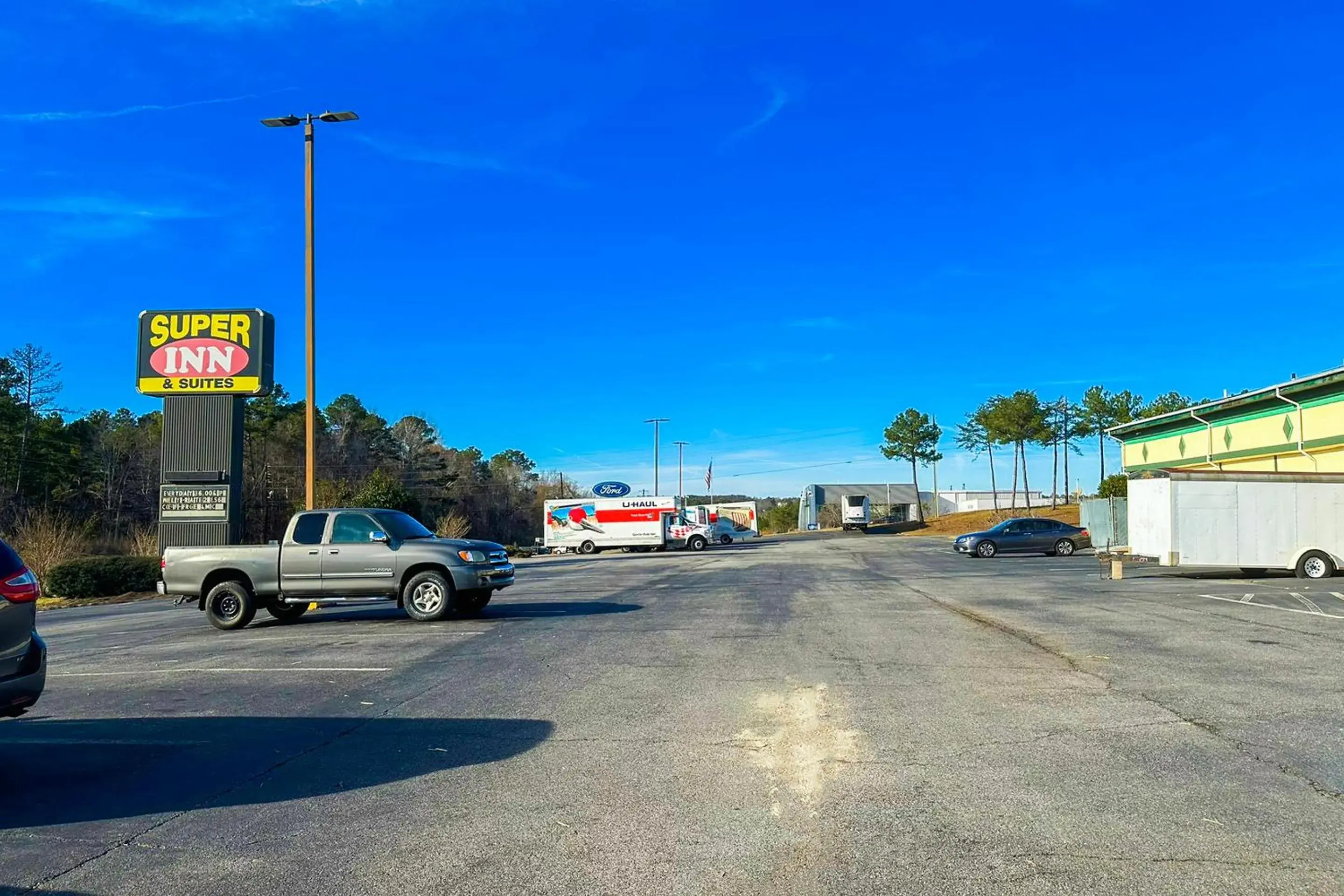 Parking in Super Inn & Suites by OYO Milledgeville