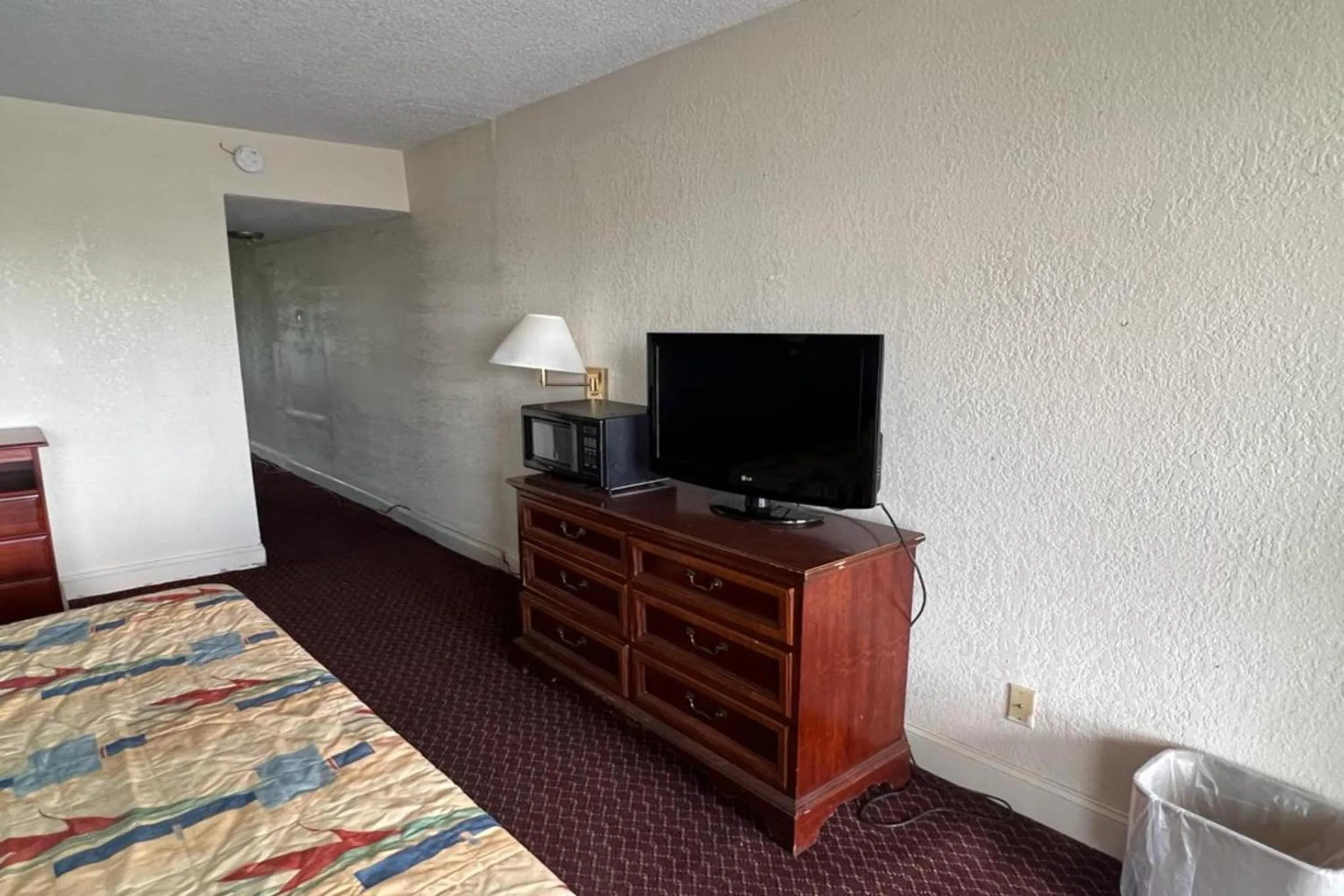 Bedroom, Bed in Super Inn & Suites by OYO Milledgeville