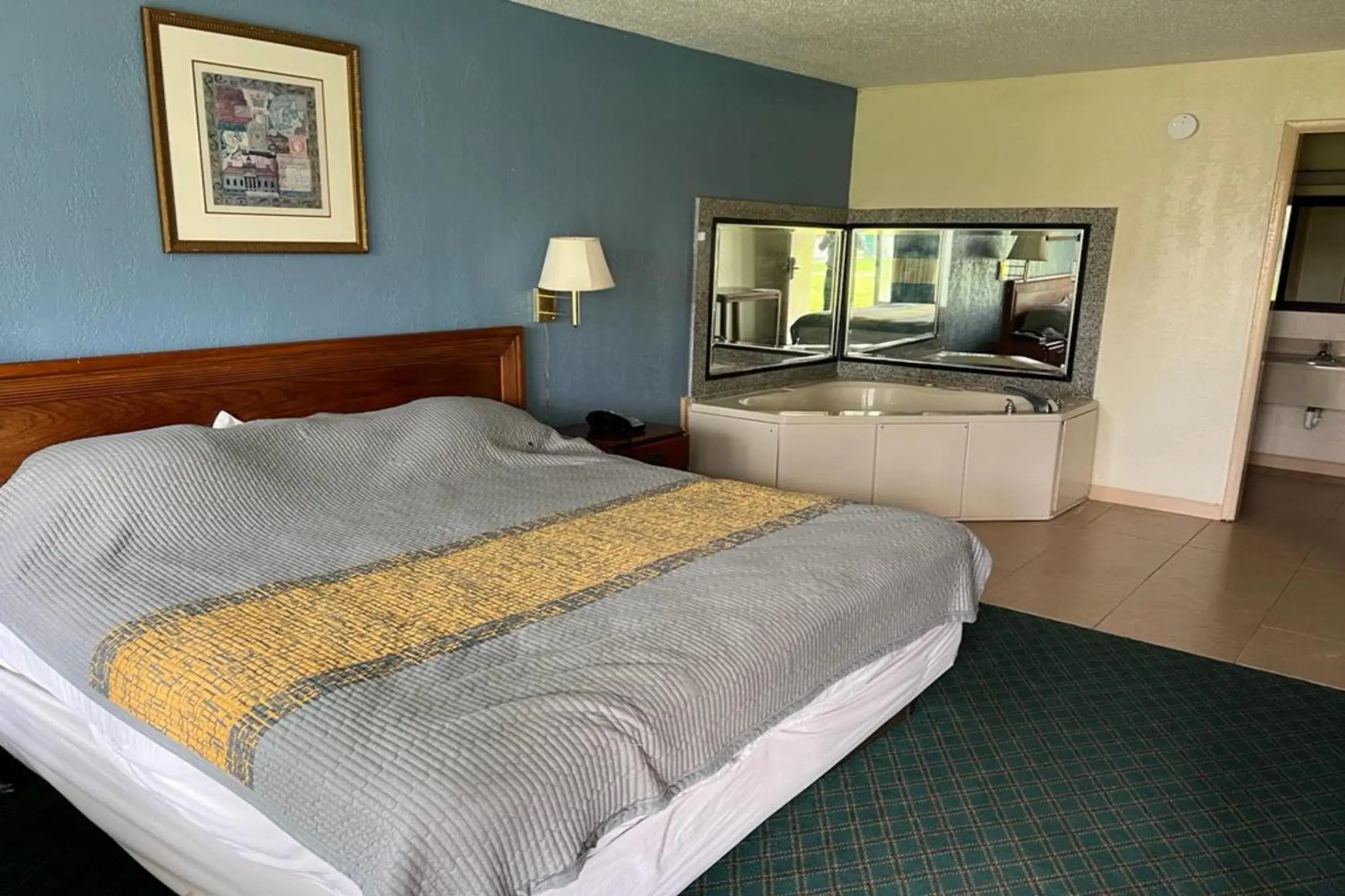 Bedroom, Bed in Super Inn & Suites by OYO Milledgeville