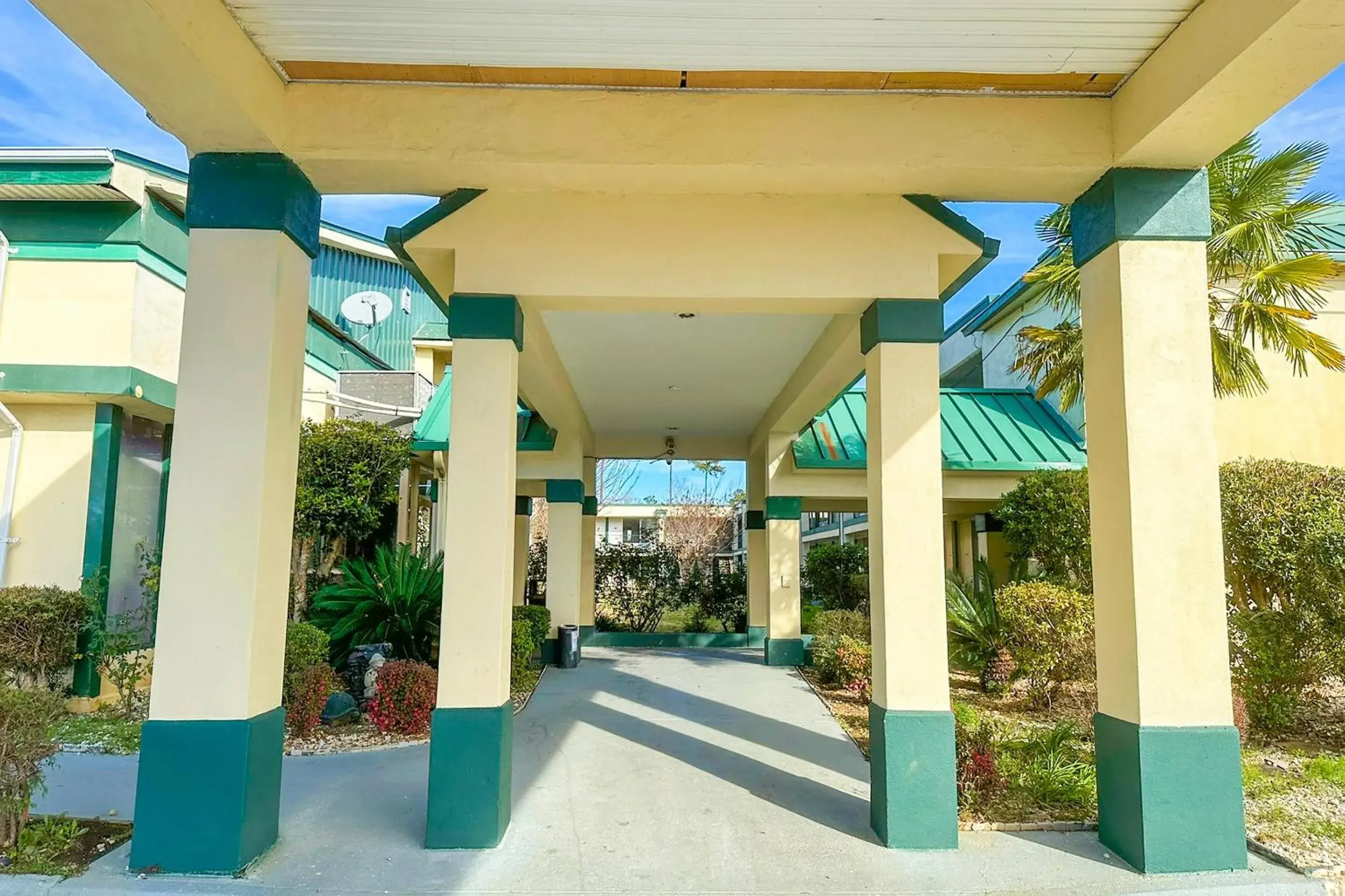 Facade/entrance in Super Inn & Suites by OYO Milledgeville Facade/entrance in Super Inn & Suites by OYO Milledgeville