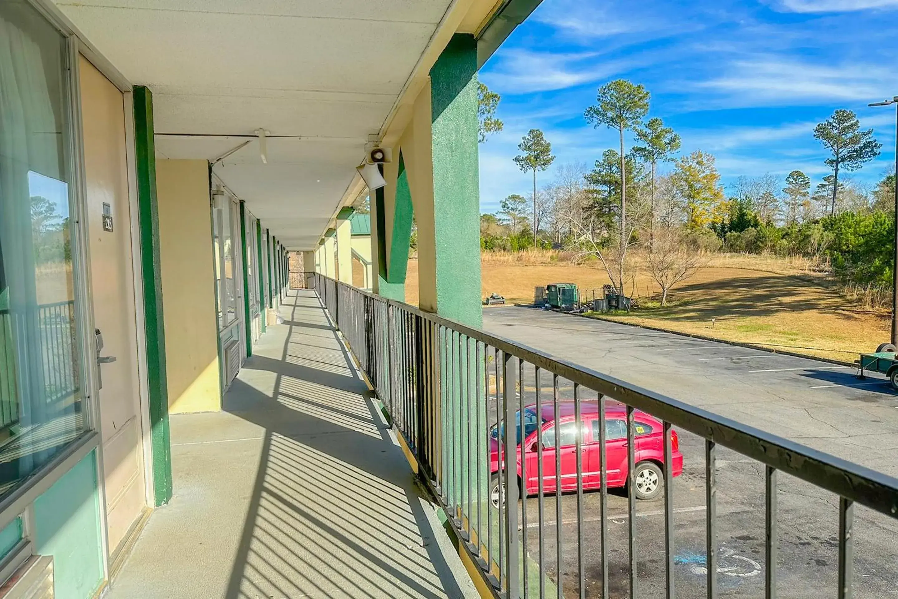 Lobby or reception, Balcony/Terrace in Super Inn & Suites by OYO Milledgeville