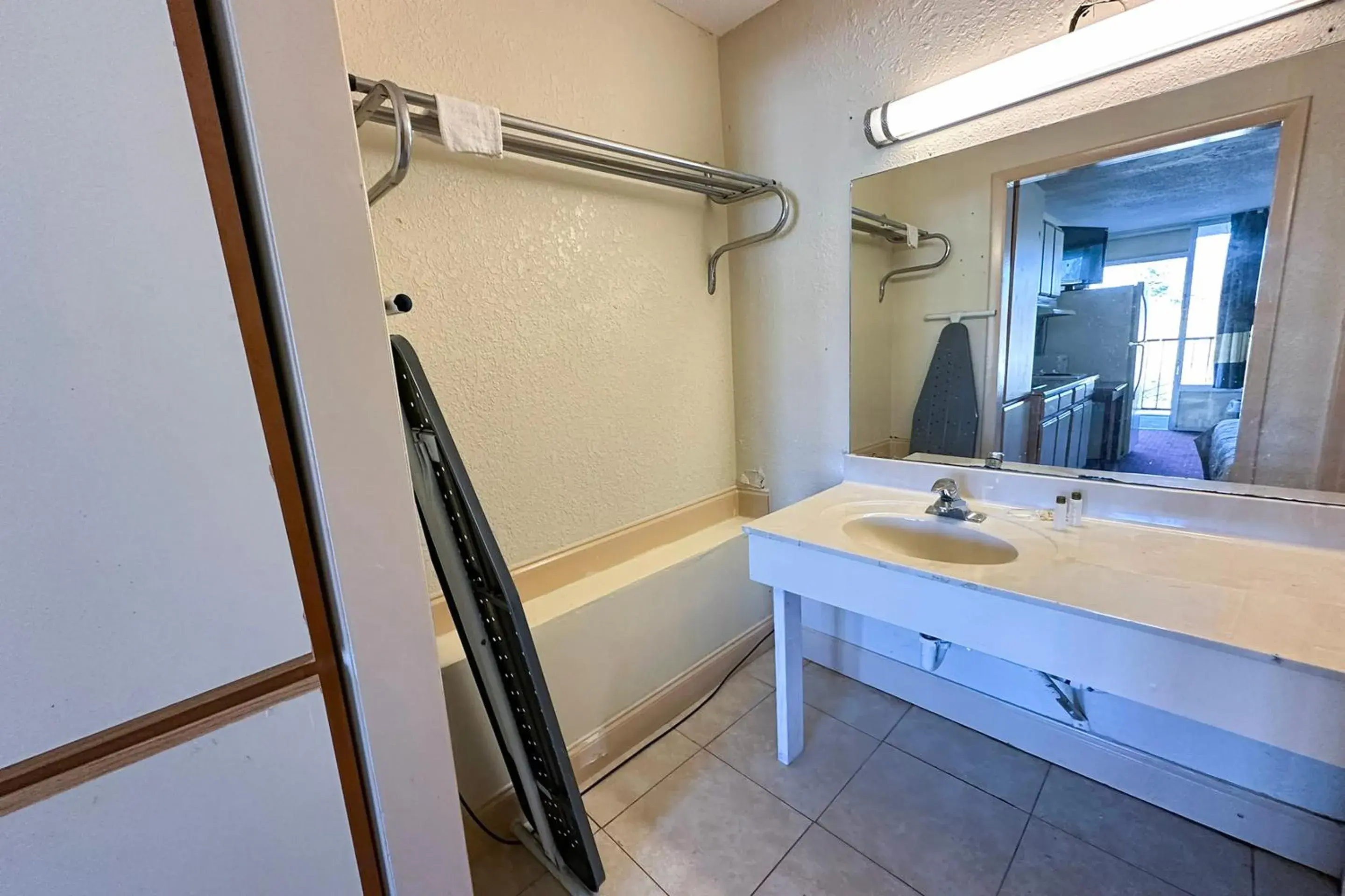 Bathroom in Super Inn & Suites by OYO Milledgeville