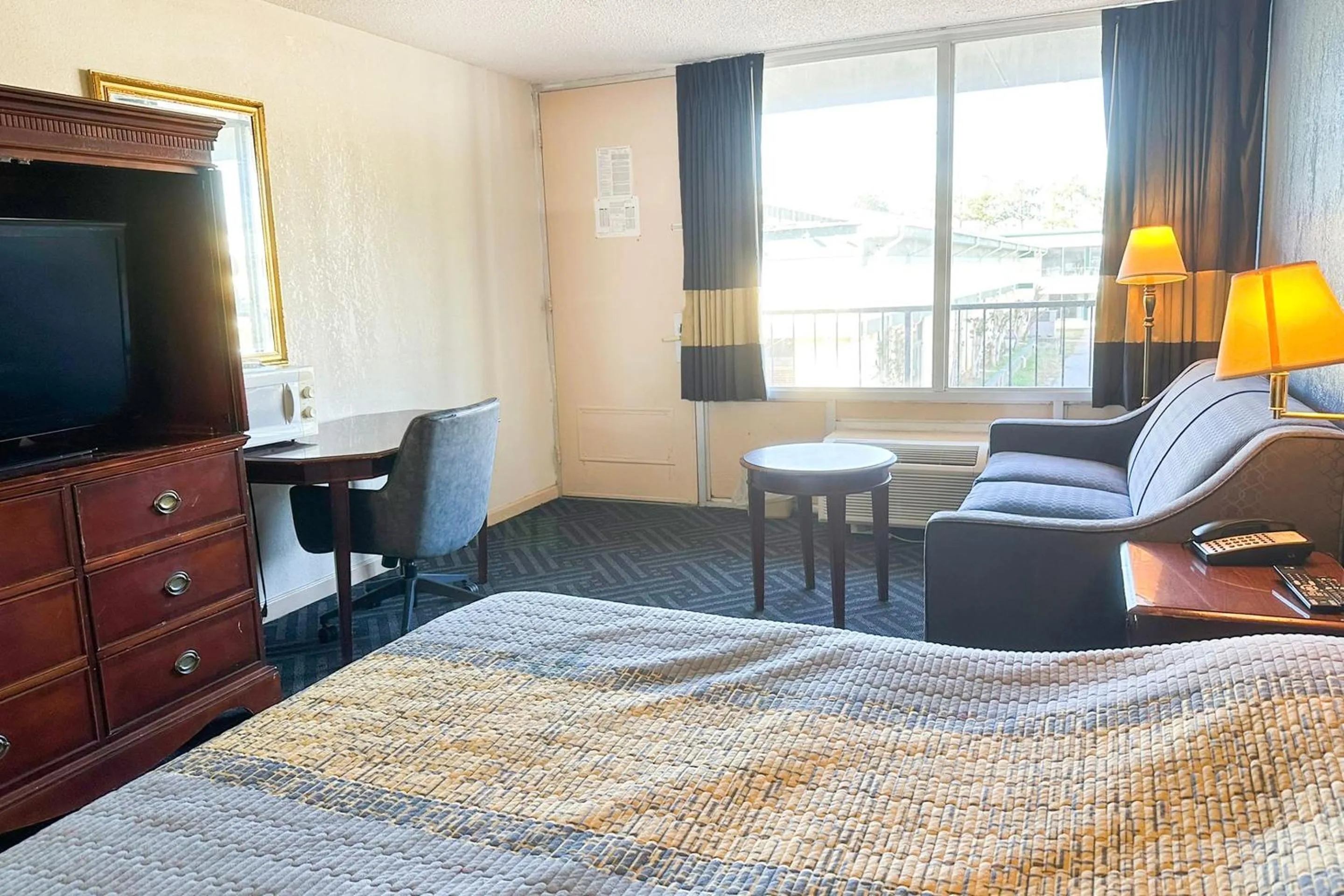 Bedroom, Bed in Super Inn & Suites by OYO Milledgeville