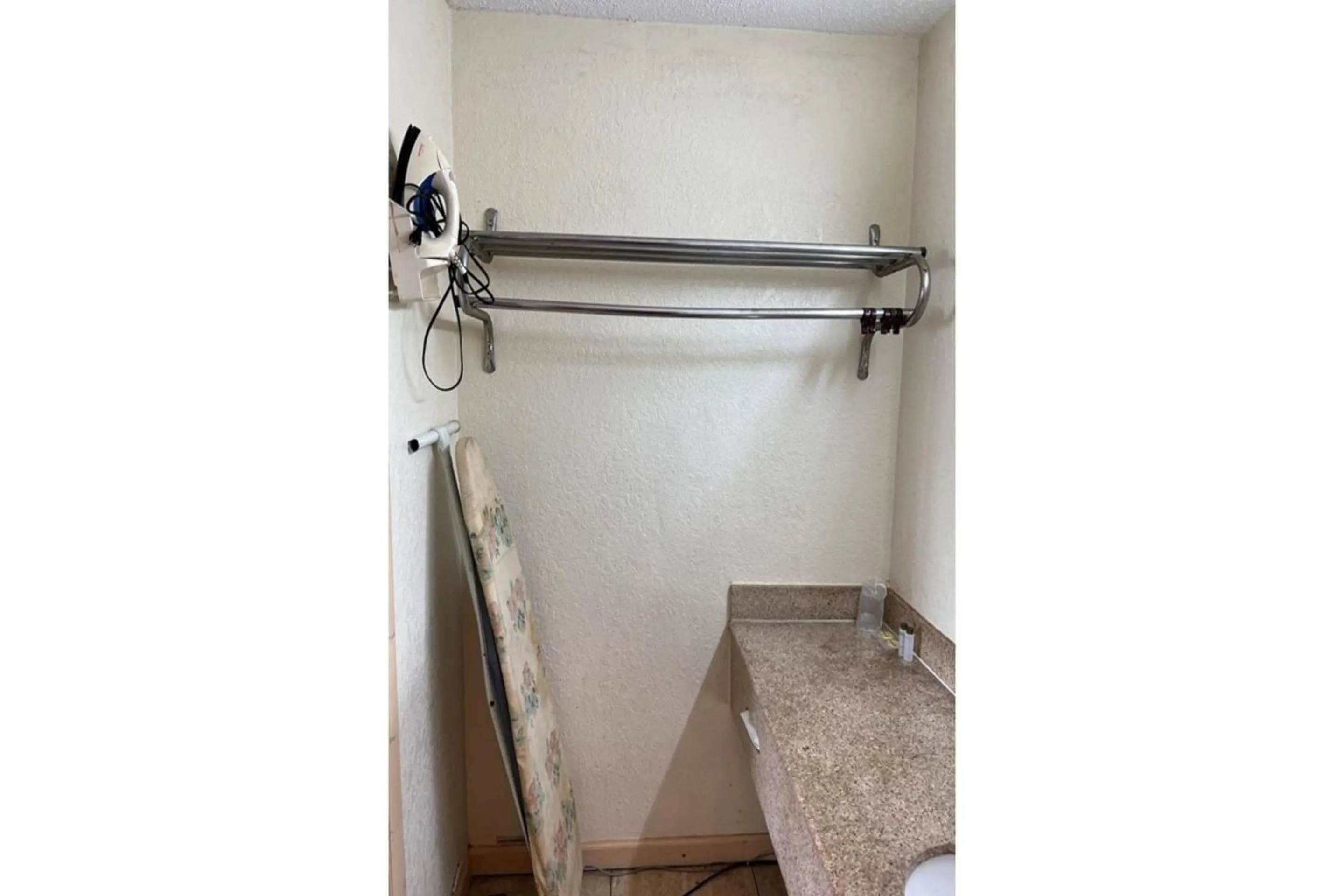 Bathroom in Super Inn & Suites by OYO Milledgeville