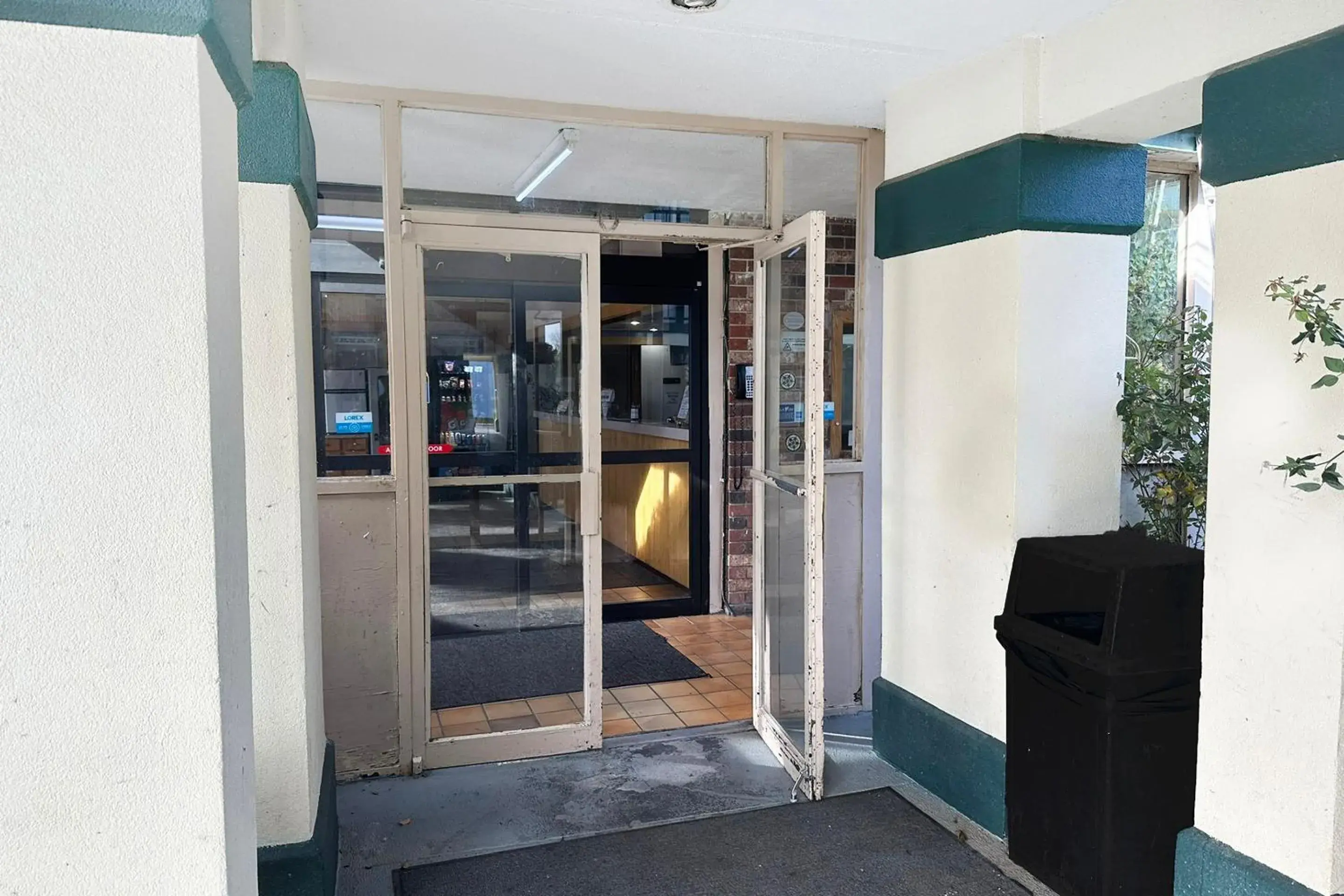 Facade/entrance in Super Inn & Suites by OYO Milledgeville Facade/entrance in Super Inn & Suites by OYO Milledgeville