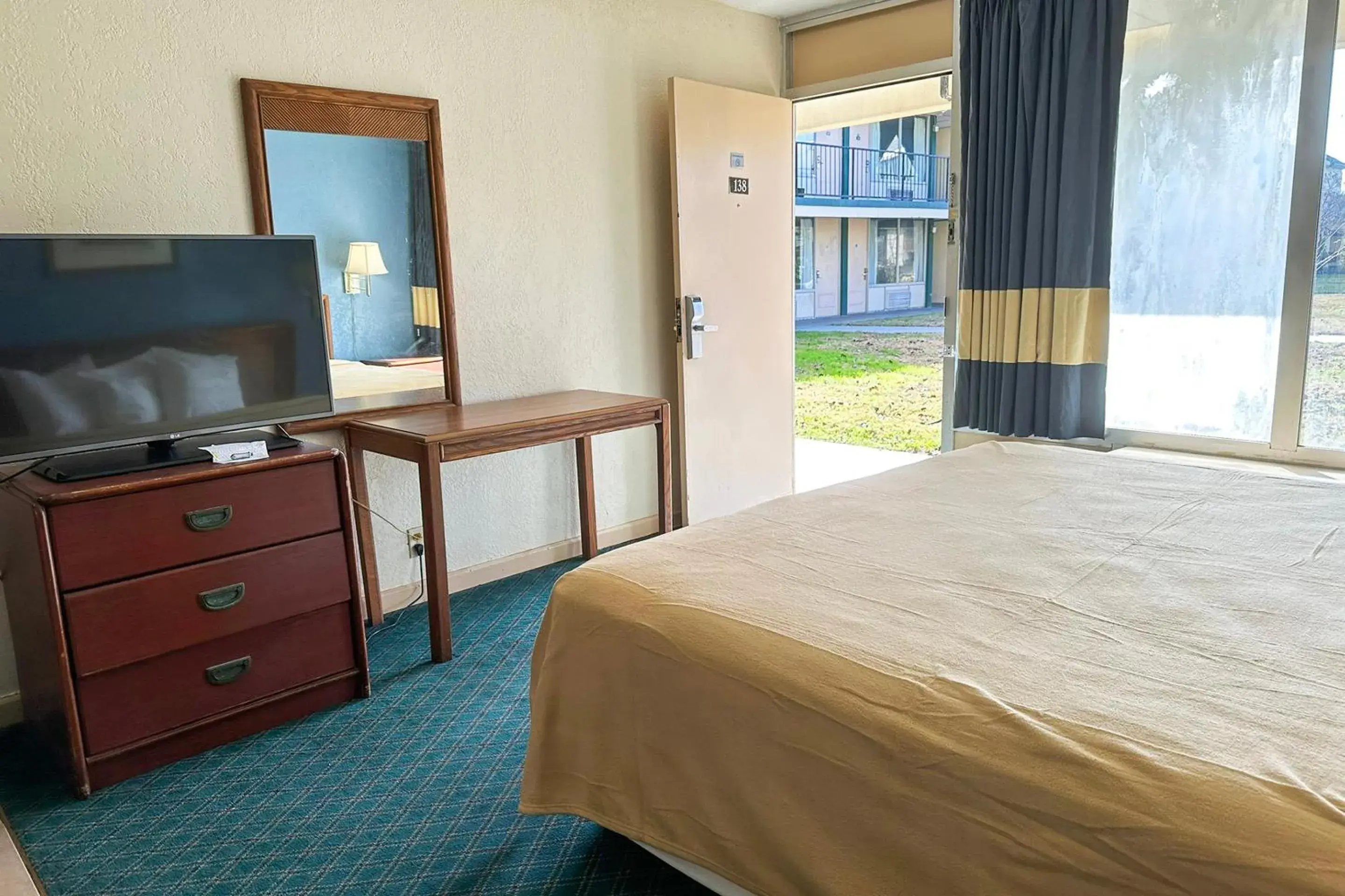 Bedroom, Bed in Super Inn & Suites by OYO Milledgeville