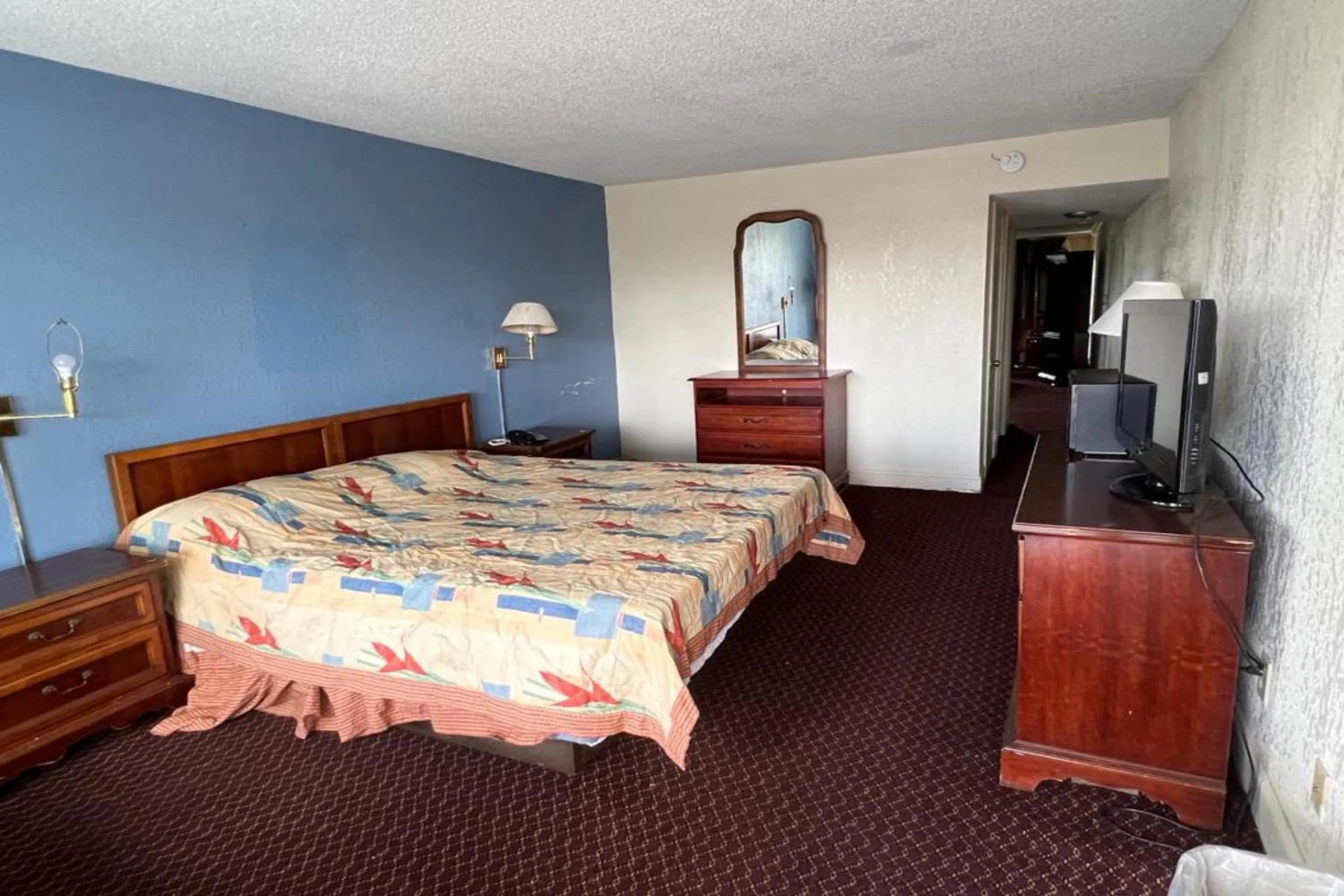Bedroom, Bed in Super Inn & Suites by OYO Milledgeville