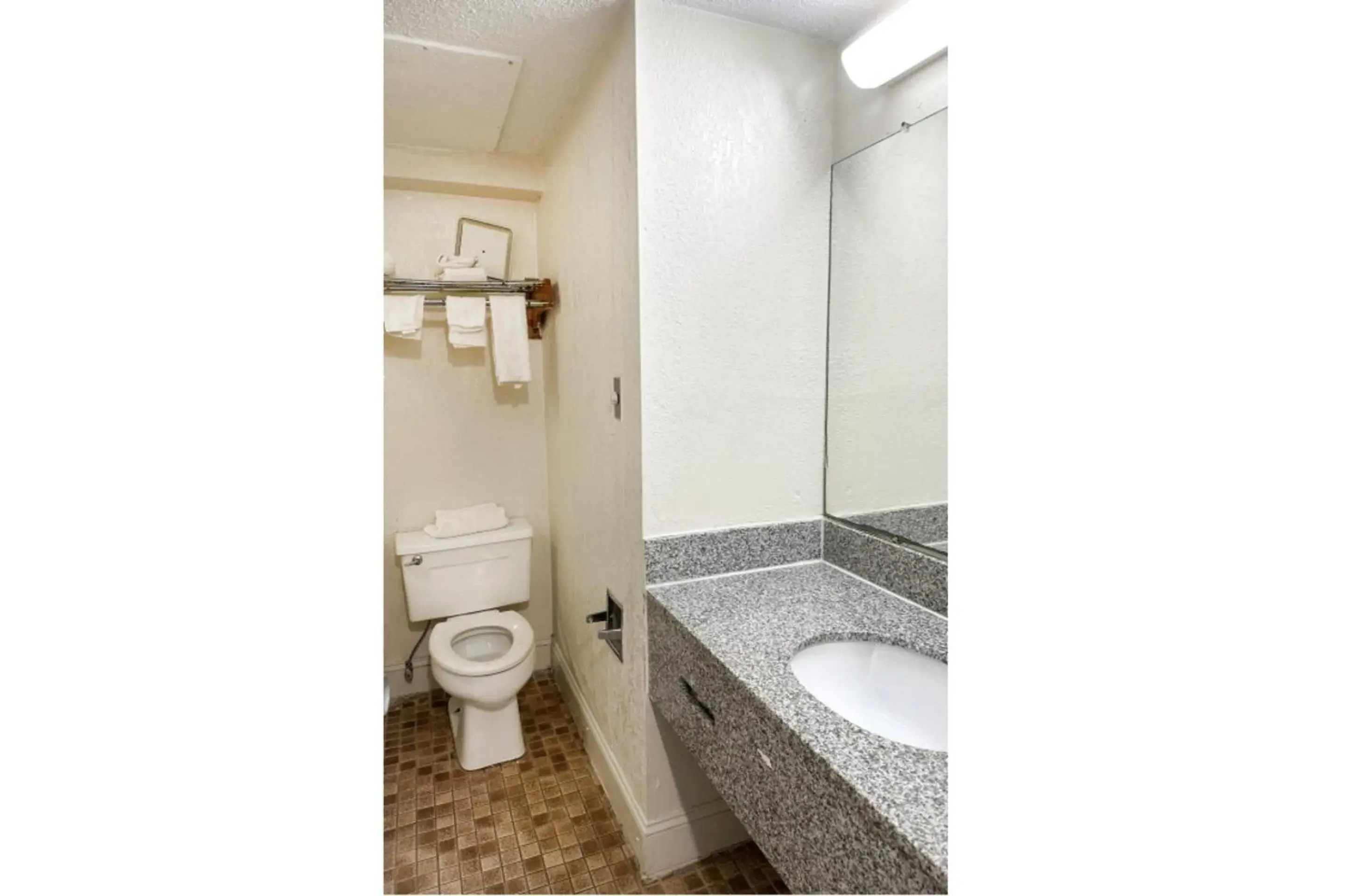 Bathroom in Super Inn & Suites by OYO Milledgeville