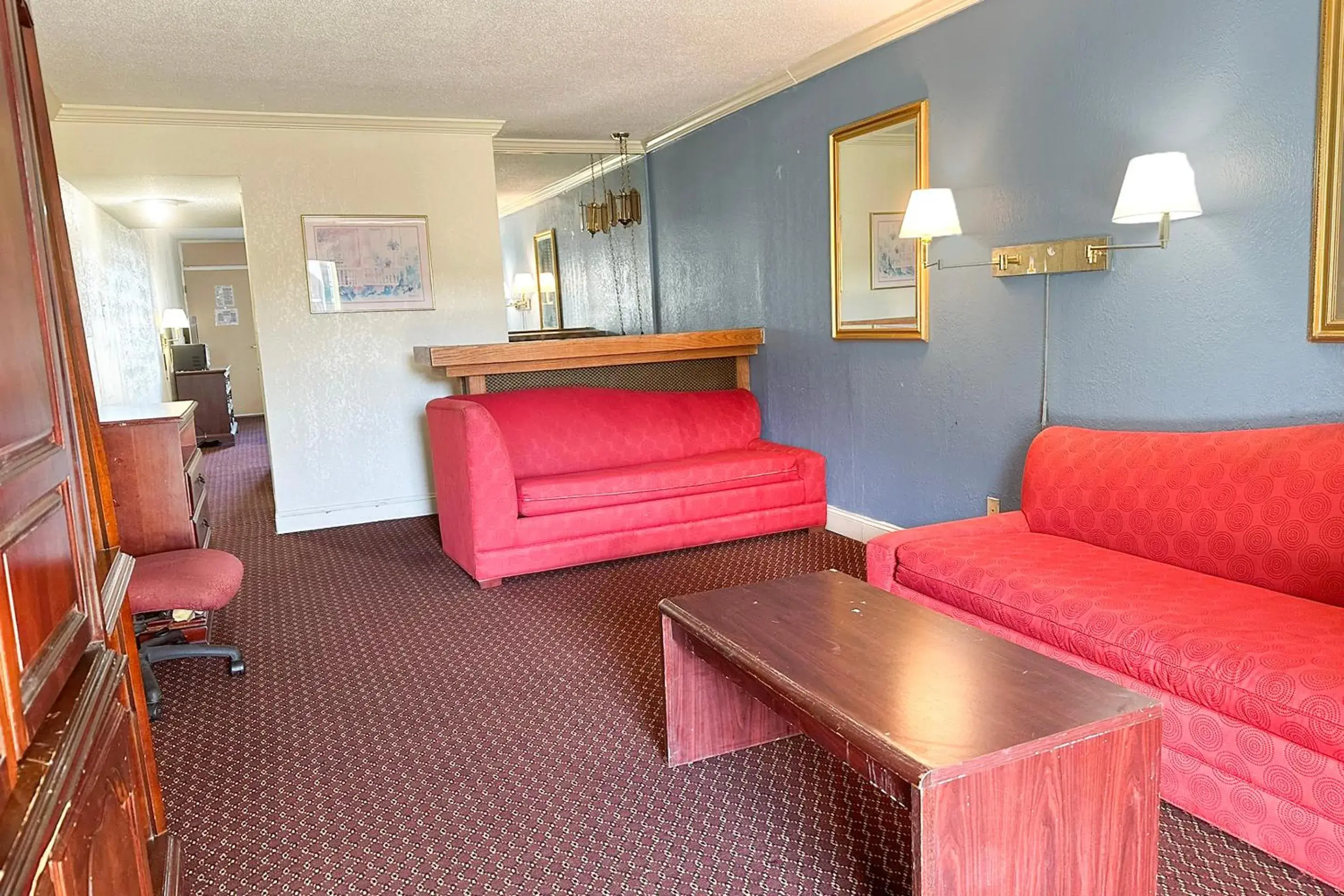 Kitchen or kitchenette, Seating Area in Super Inn & Suites by OYO Milledgeville