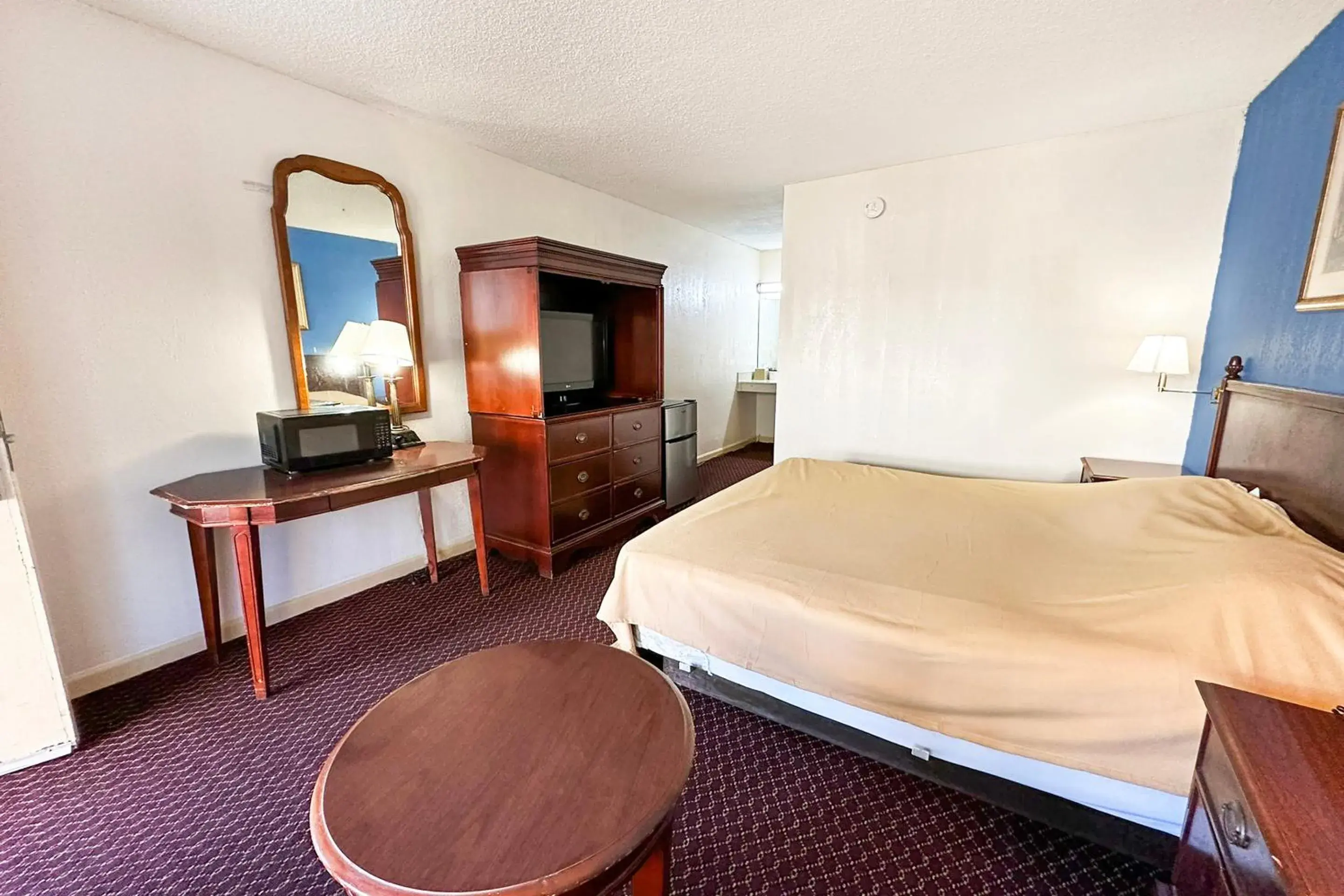 Bedroom, Bed in Super Inn & Suites by OYO Milledgeville