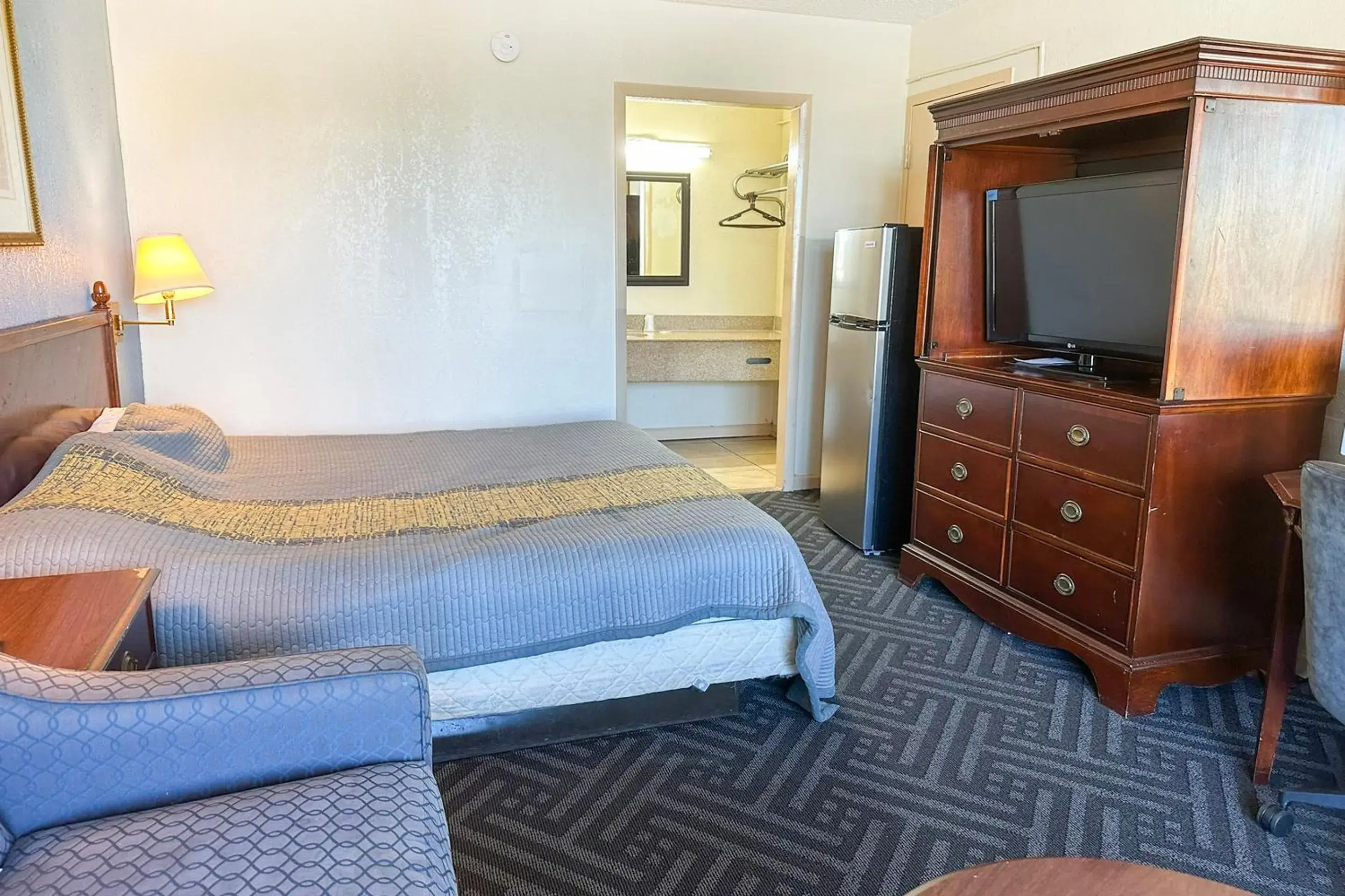 Bedroom, Bed in Super Inn & Suites by OYO Milledgeville