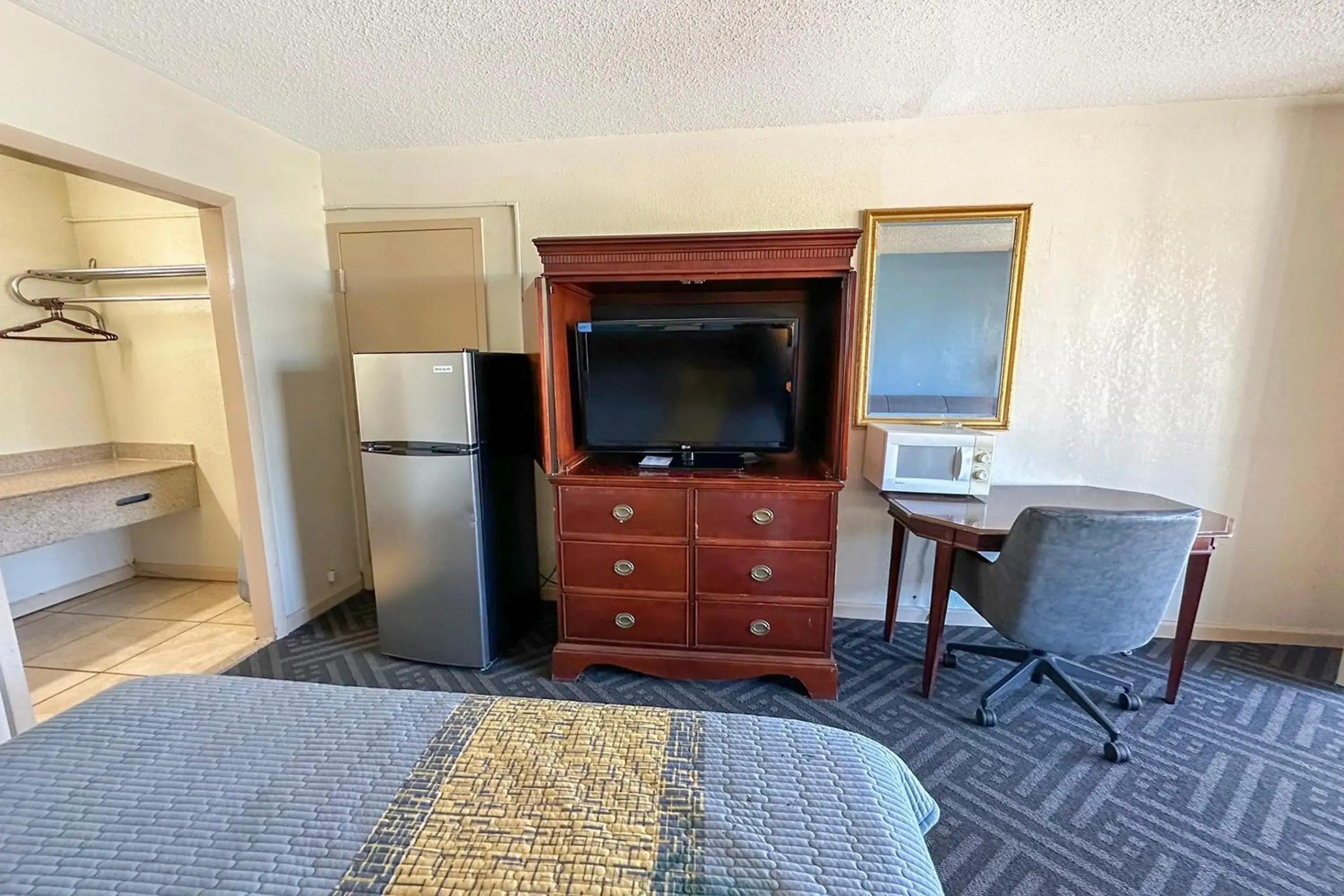 Bedroom, Bed in Super Inn & Suites by OYO Milledgeville