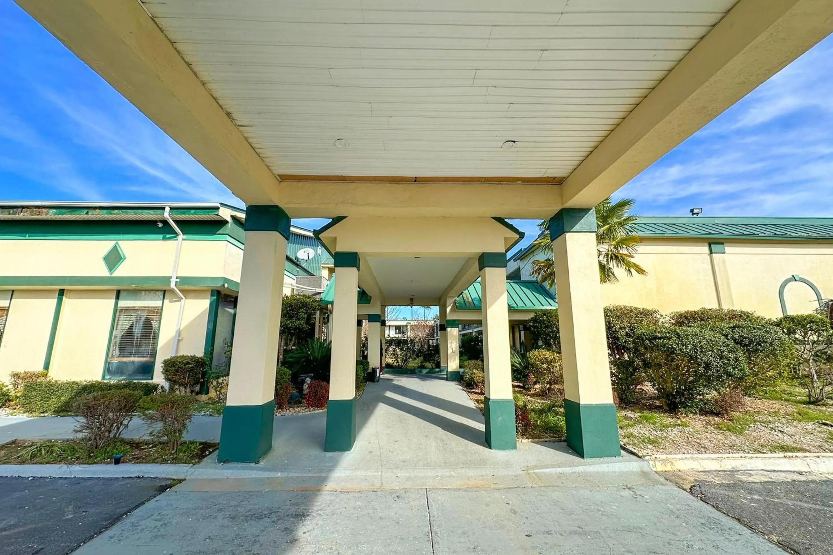 Facade/entrance in Super Inn & Suites by OYO Milledgeville