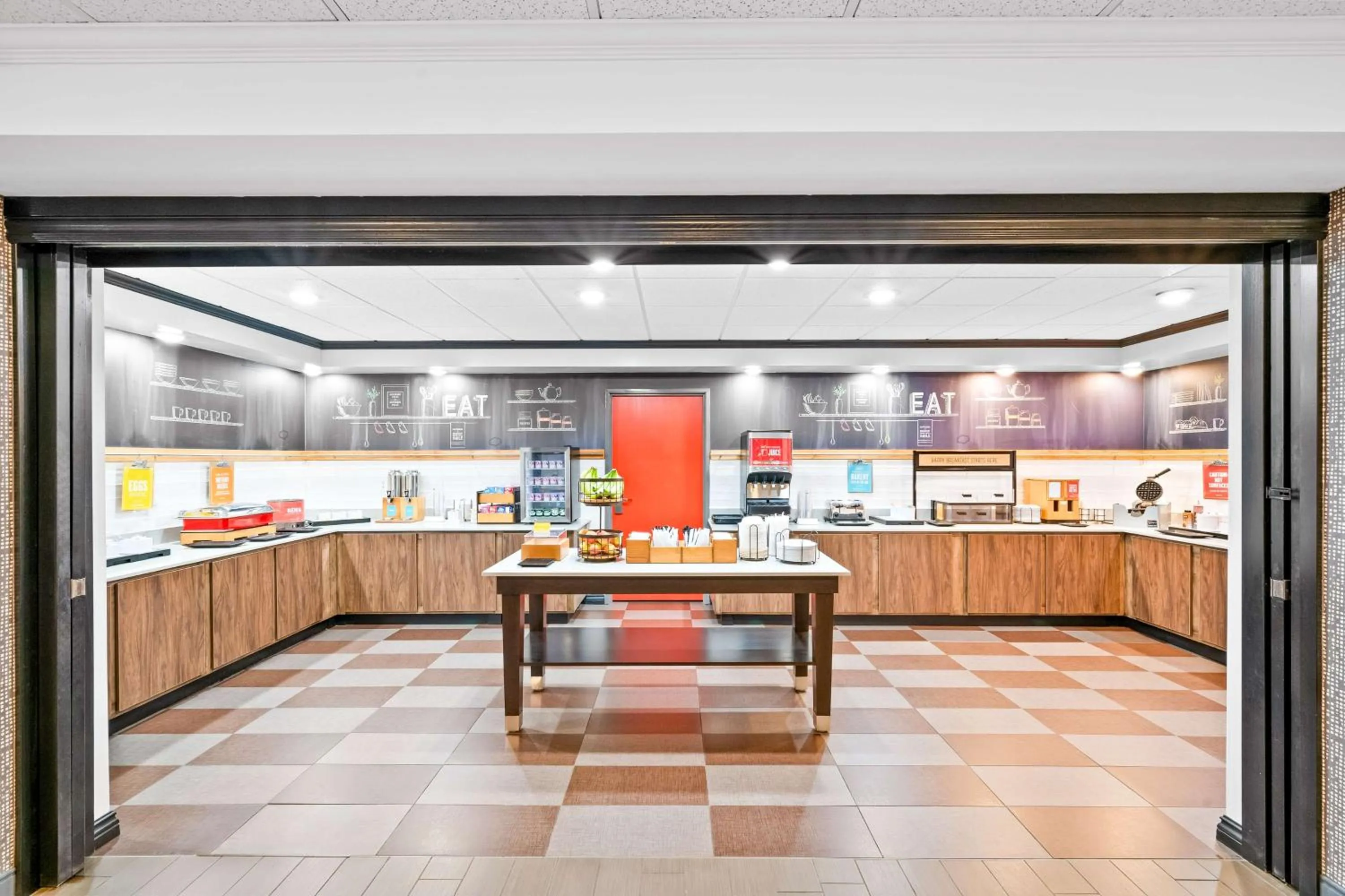 Breakfast in Hampton Inn South Heritage Park