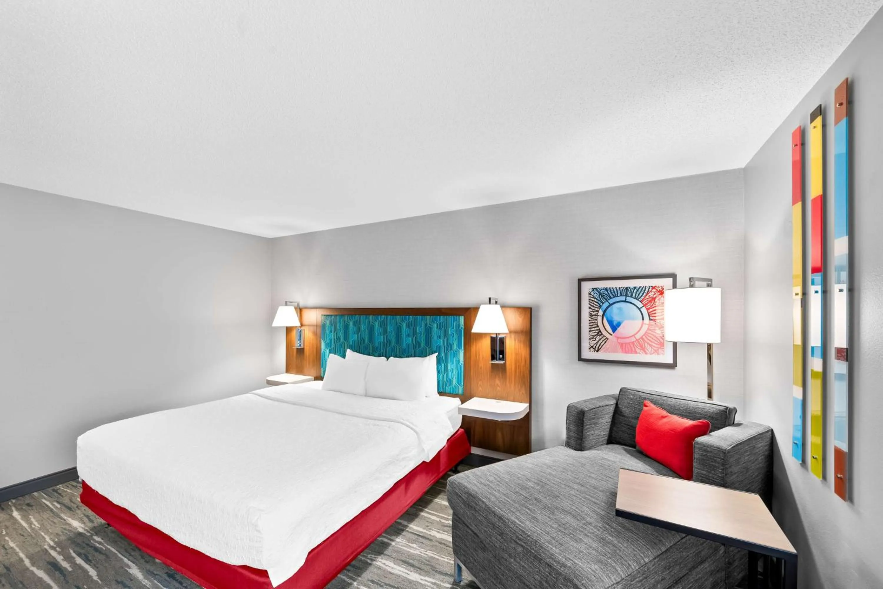 Living room, Bed in Hampton Inn South Heritage Park