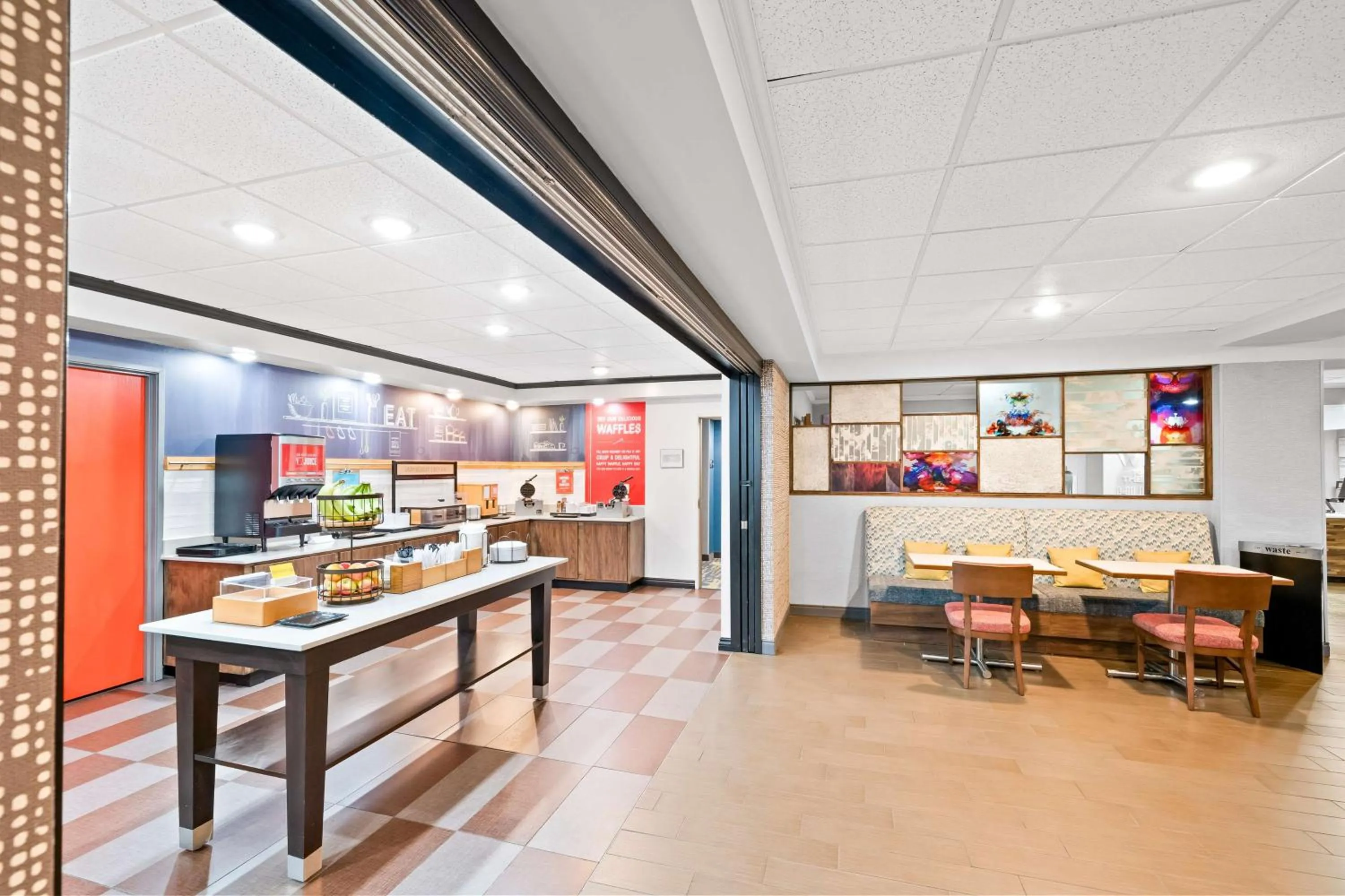 Breakfast in Hampton Inn South Heritage Park