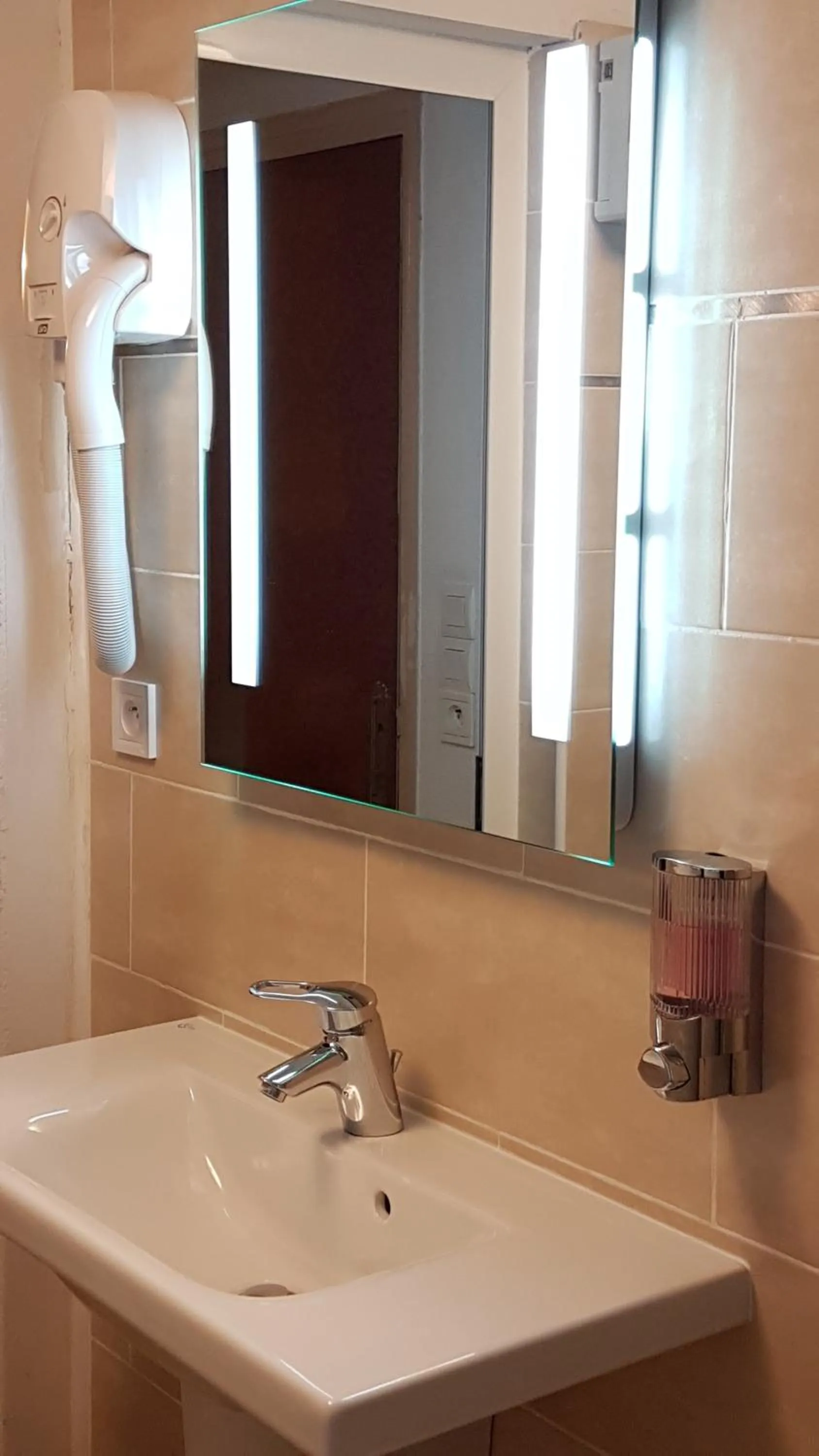 Bathroom in Hôtel Napoléon