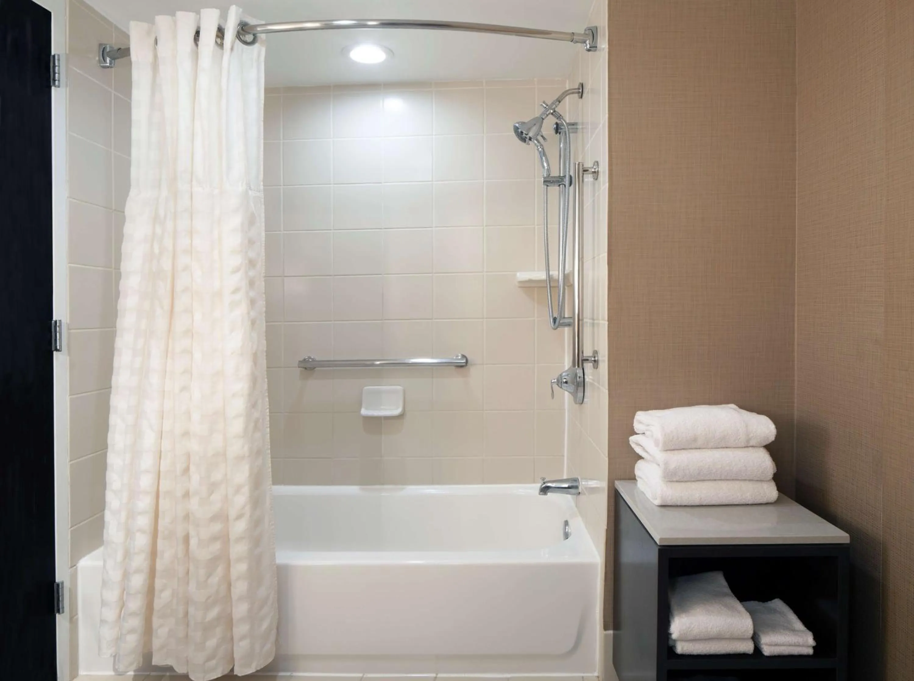 Bathroom in Embassy Suites by Hilton Houston Near the Galleria