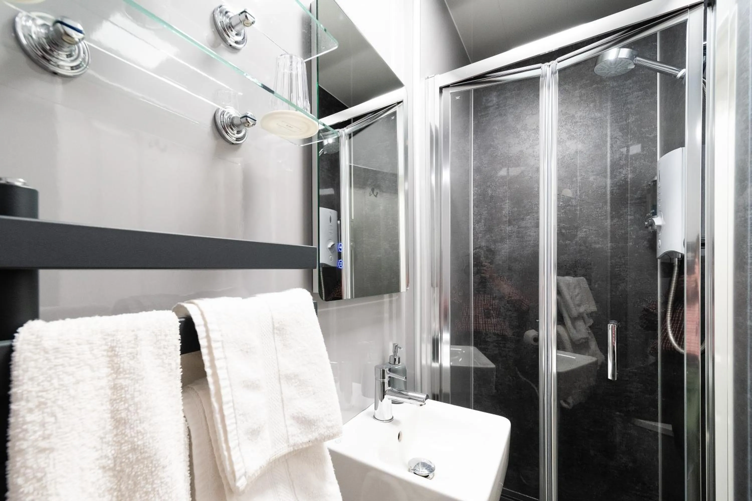 Shower in Atholl Villa Guest House