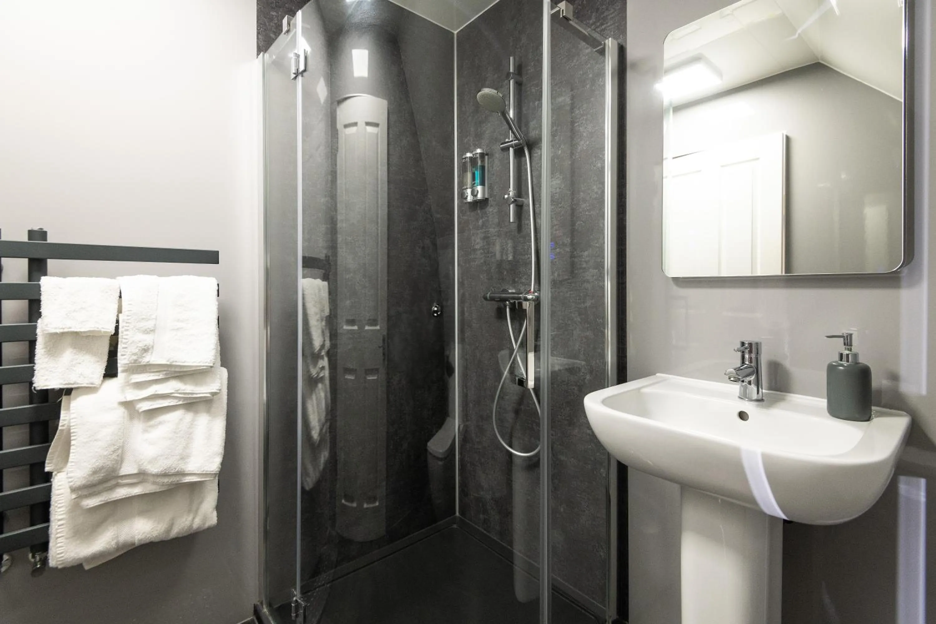 Shower in Atholl Villa Guest House