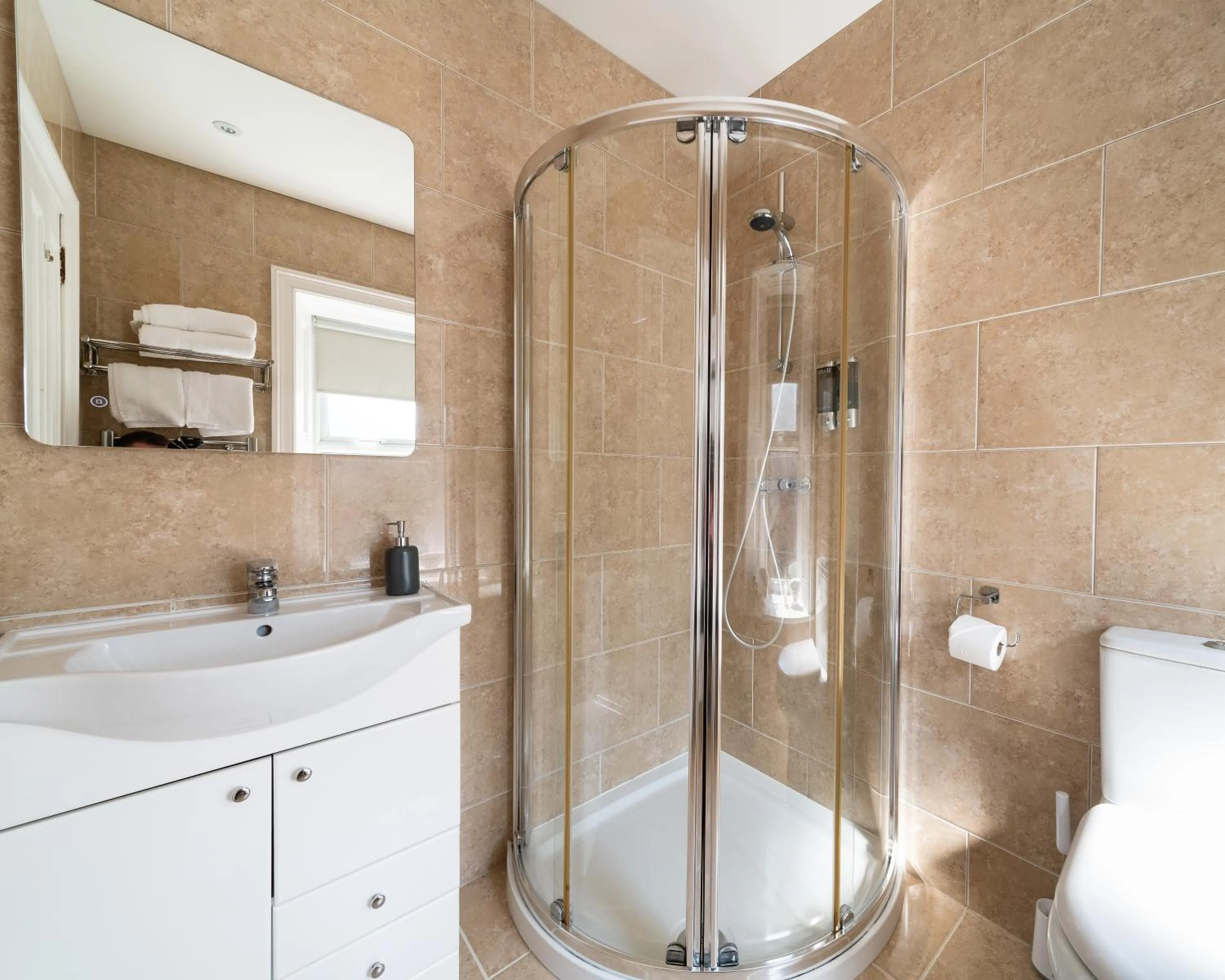 Shower in Atholl Villa Guest House