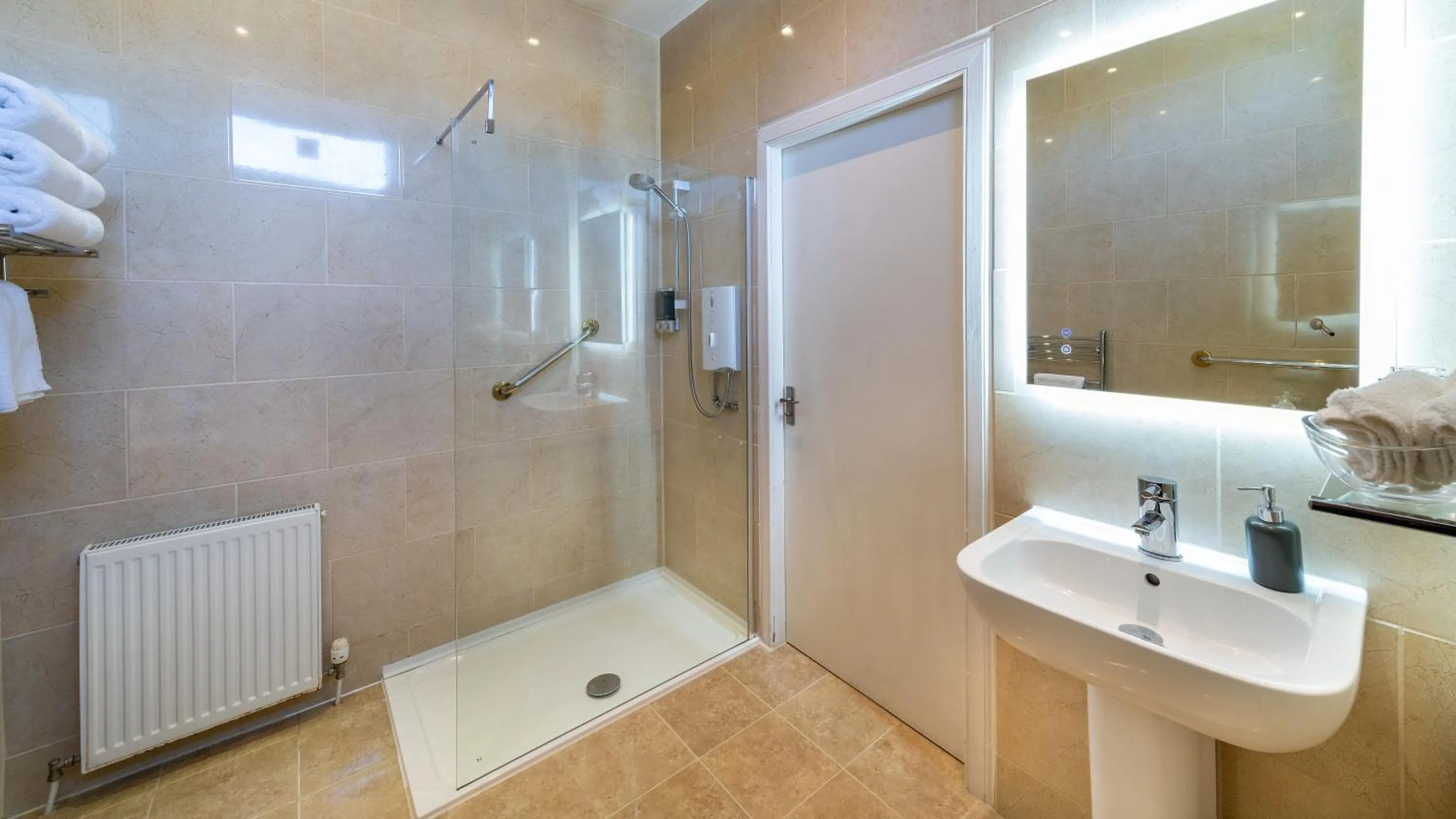 Shower in Atholl Villa Guest House