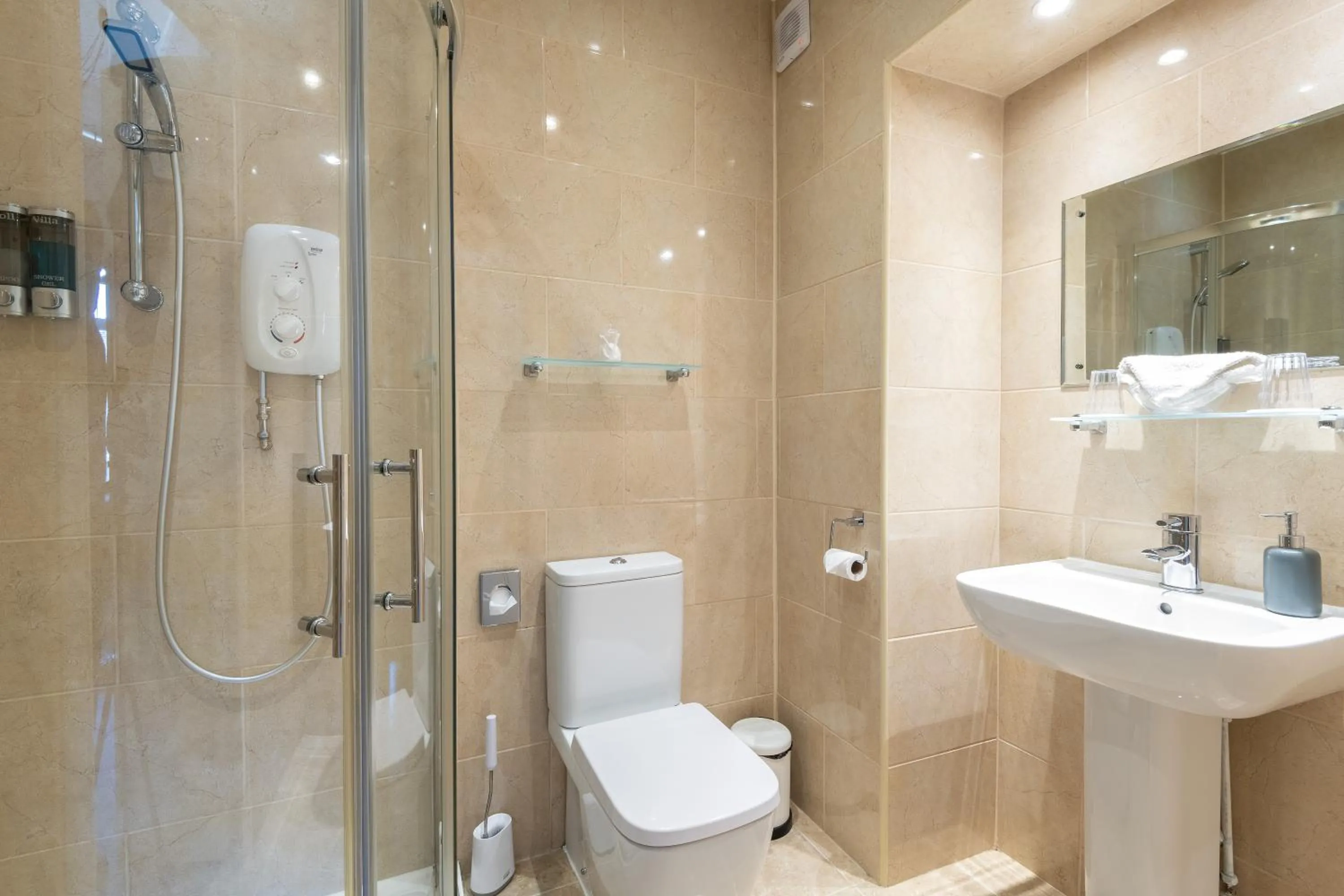 Shower in Atholl Villa Guest House