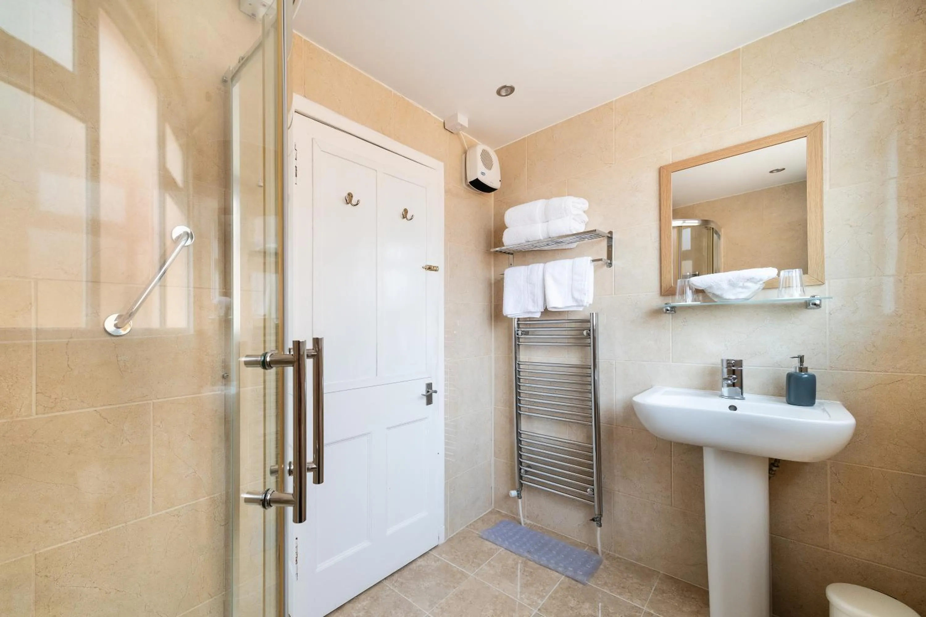 Shower in Atholl Villa Guest House