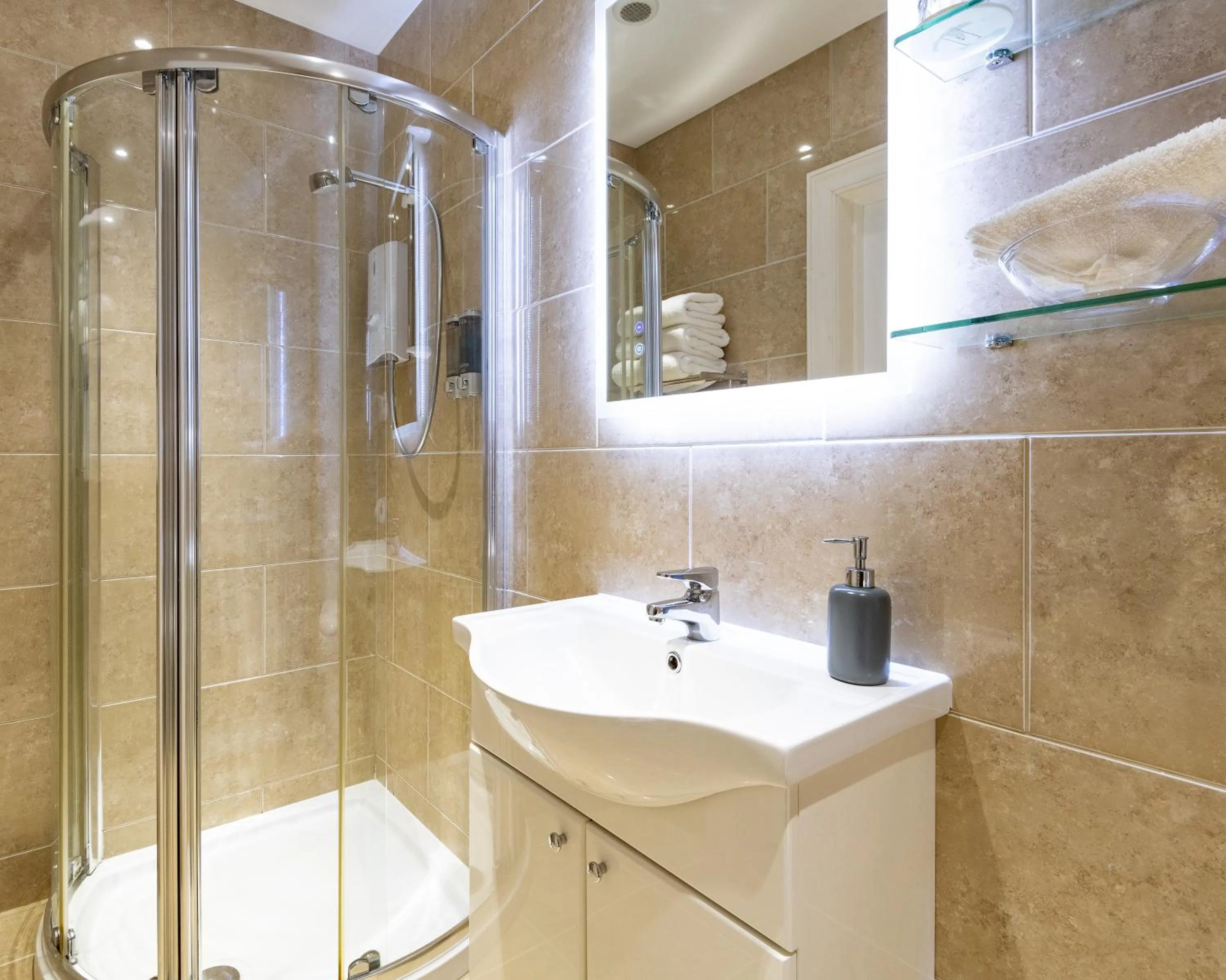 Shower in Atholl Villa Guest House