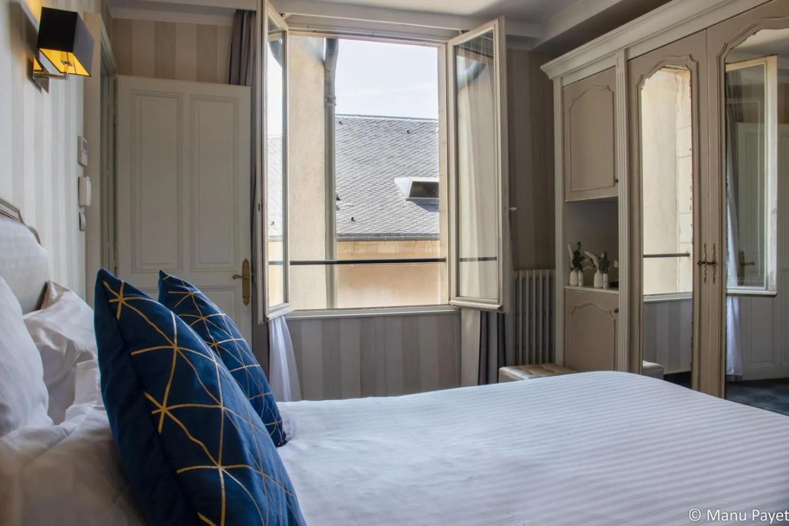 Bed in Grand Hotel De La Reine - Place Stanislas