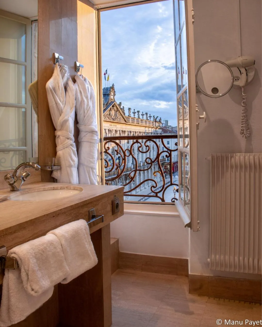 Bathroom in Grand Hotel De La Reine - Place Stanislas