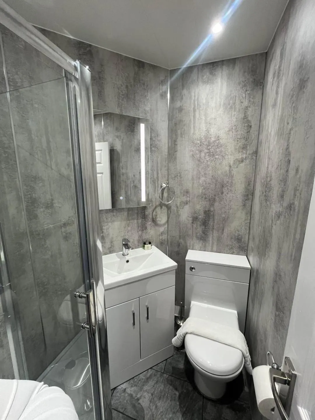 Bathroom in The Victoria Hotel