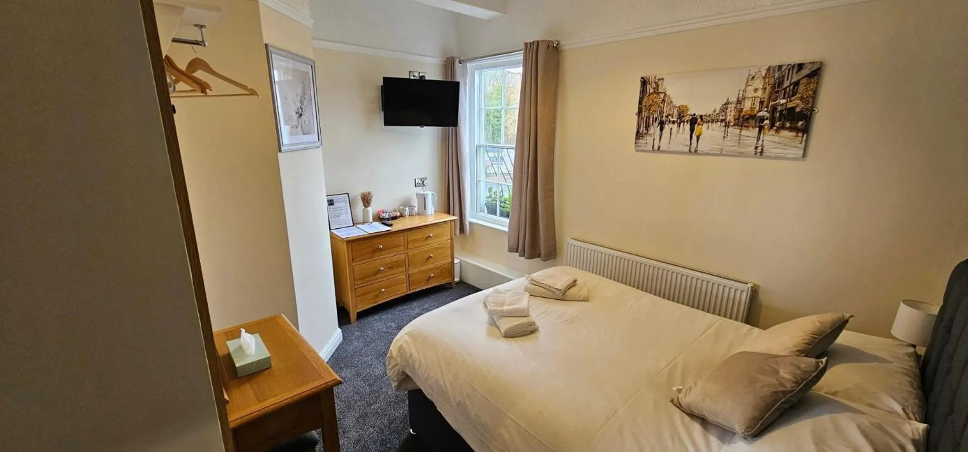 Bedroom, Bed in The Victoria Hotel