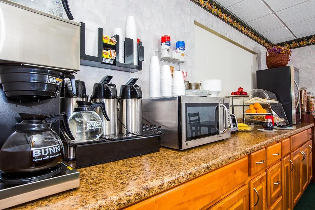 Food and drinks in Village Inn & Suites Marysville