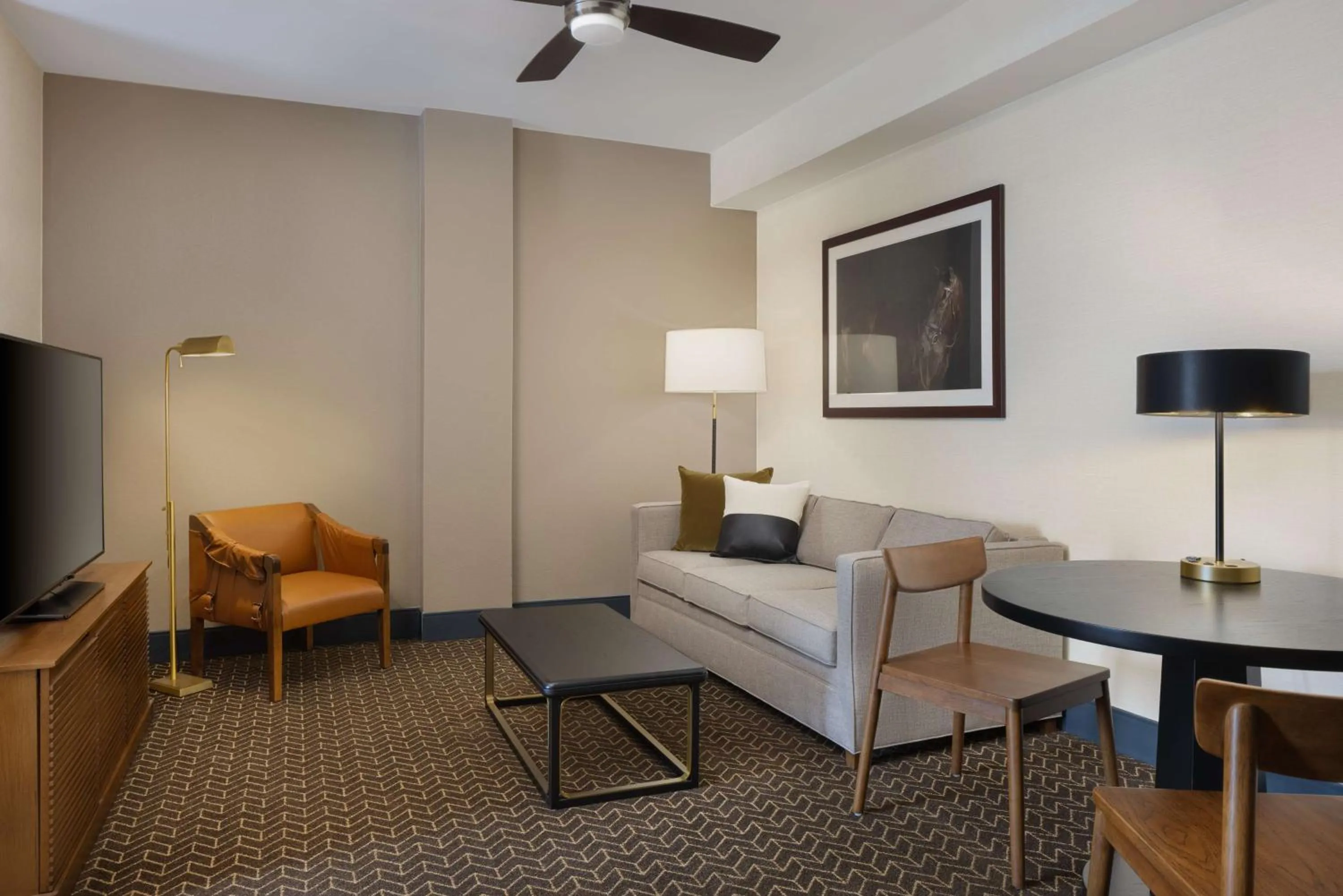 Living room in DoubleTree Suites by Hilton Lexington