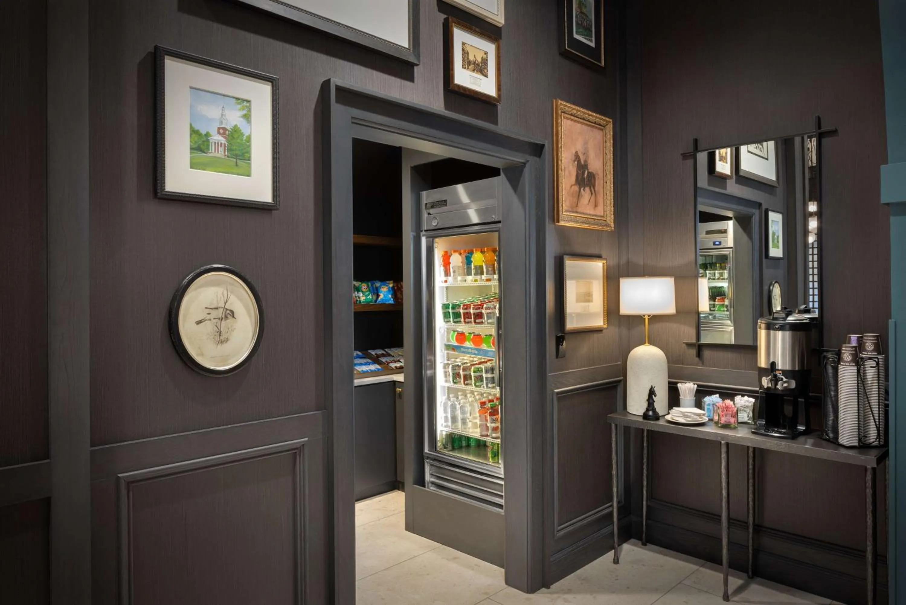 Restaurant/places to eat in DoubleTree Suites by Hilton Lexington