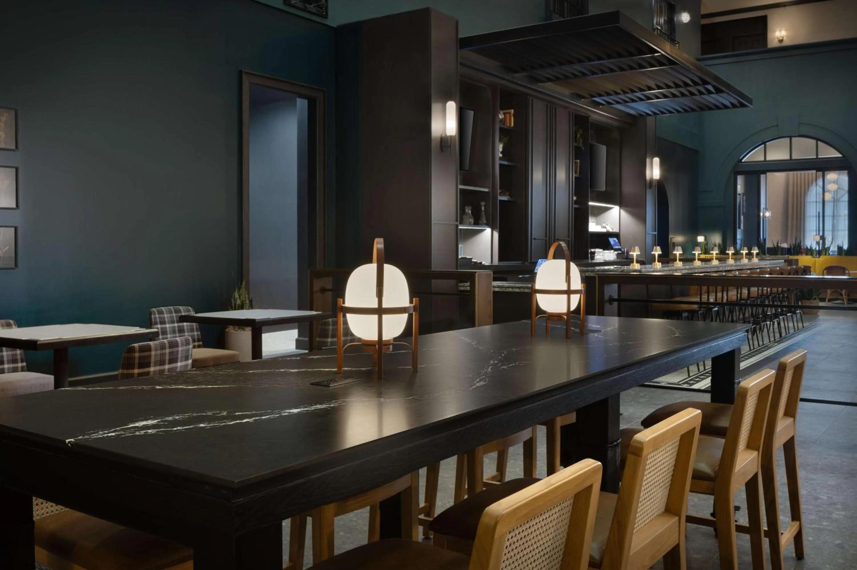 Restaurant/places to eat in DoubleTree Suites by Hilton Lexington