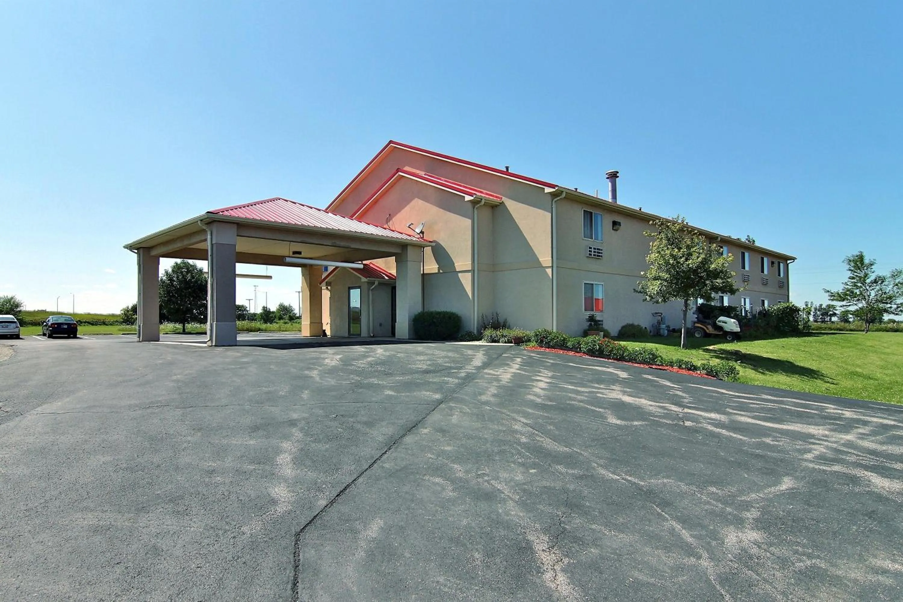 Facade/entrance in Motel 6-Gilman, IL