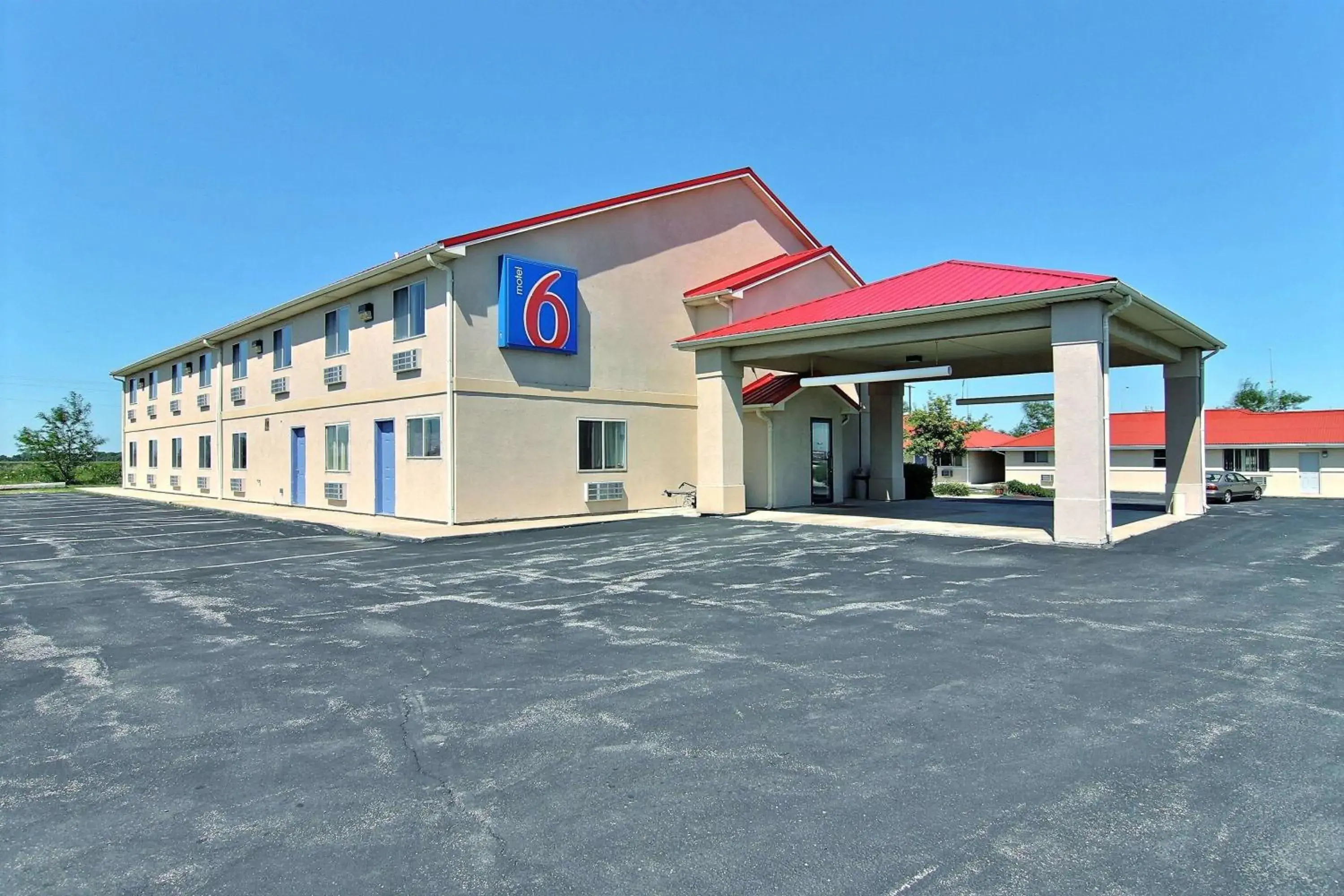 Property building in Motel 6-Gilman, IL Property building in Motel 6-Gilman, IL