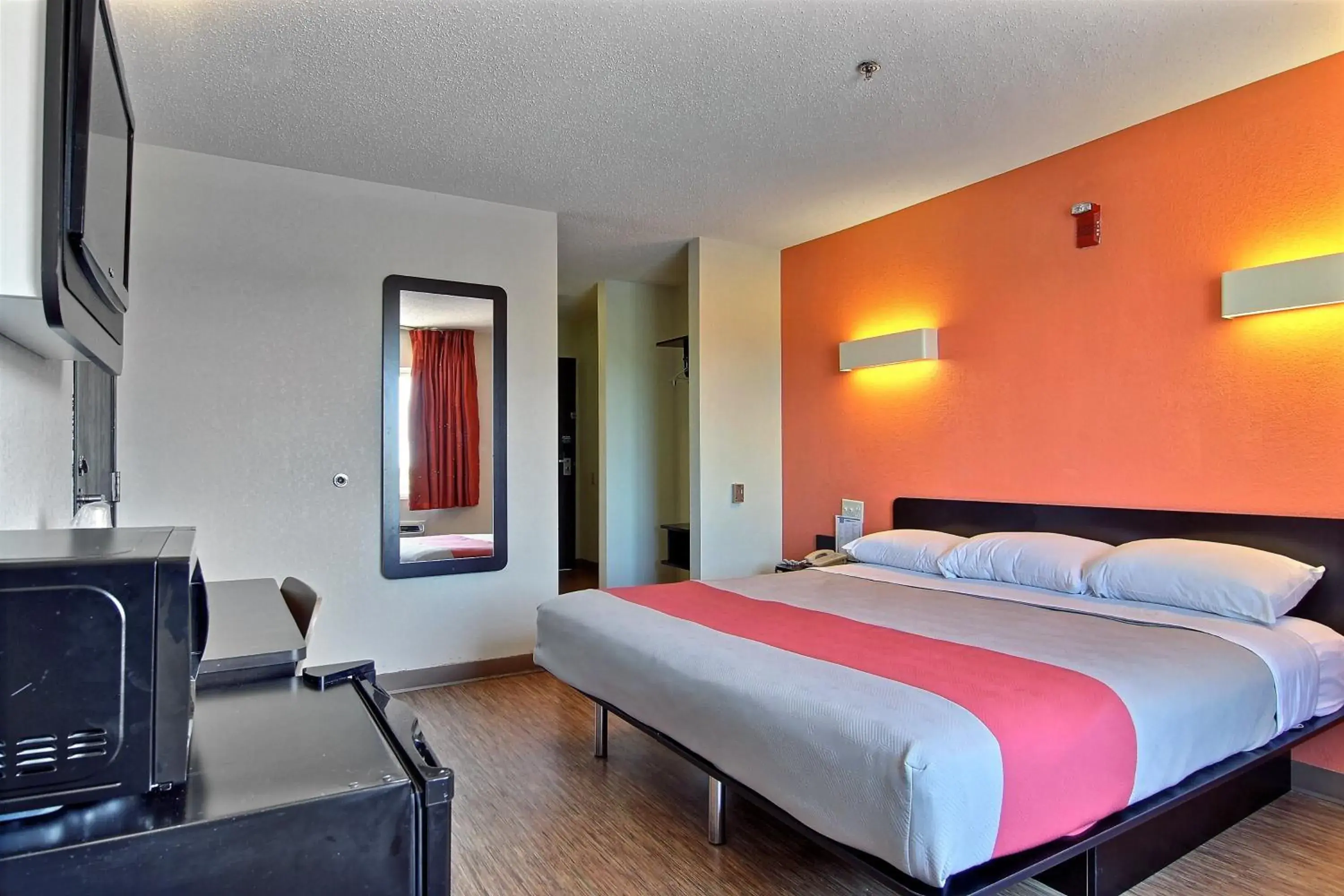 Bedroom, Bed in Motel 6-Gilman, IL Bedroom, Bed in Motel 6-Gilman, IL