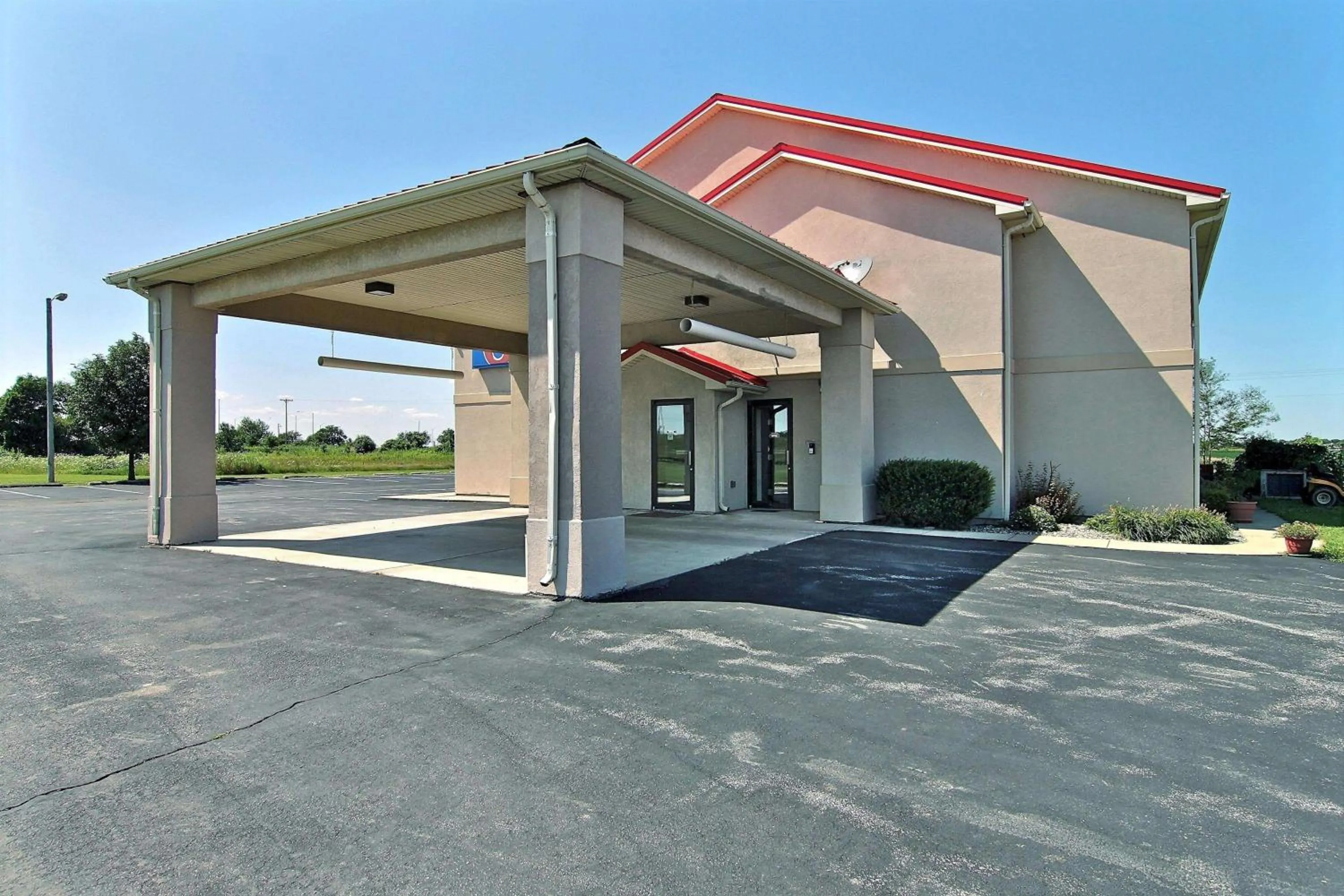 Property building in Motel 6-Gilman, IL