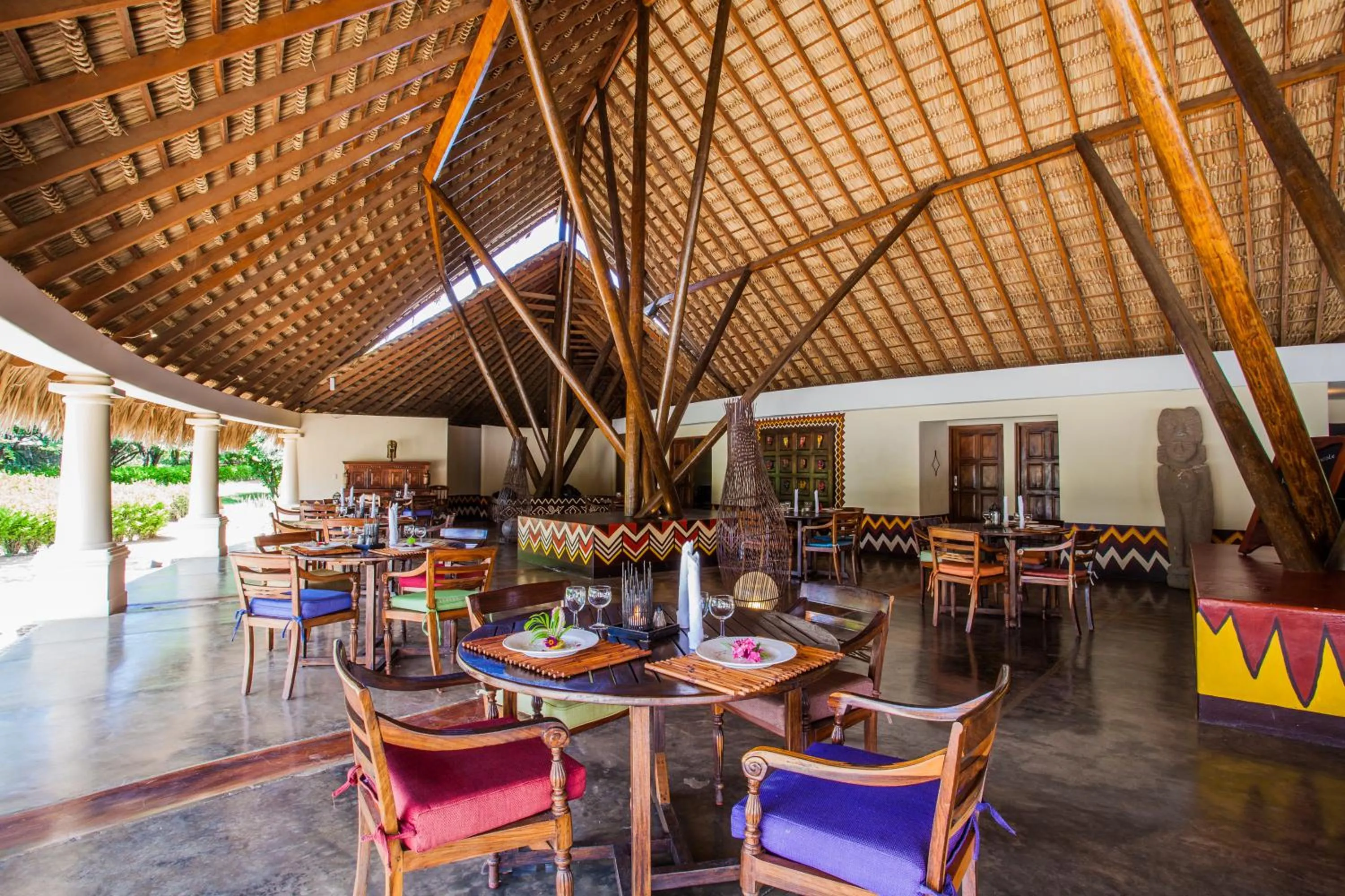 Restaurant/places to eat in Punta Teonoste Beach Resort