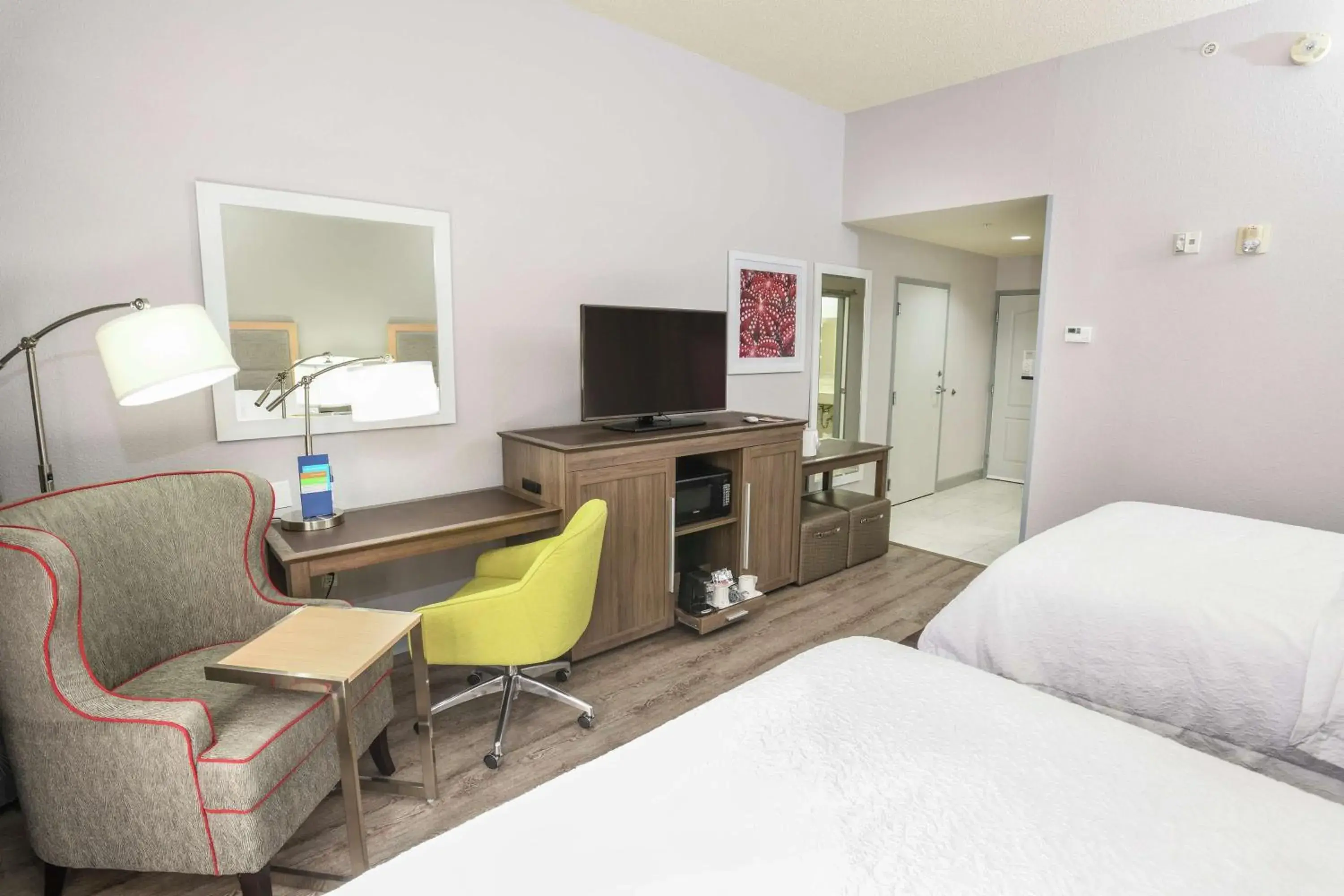 Bedroom, Bed in Hampton Inn Jacksonville - East Regency Square Bedroom, Bed in Hampton Inn Jacksonville - East Regency Square